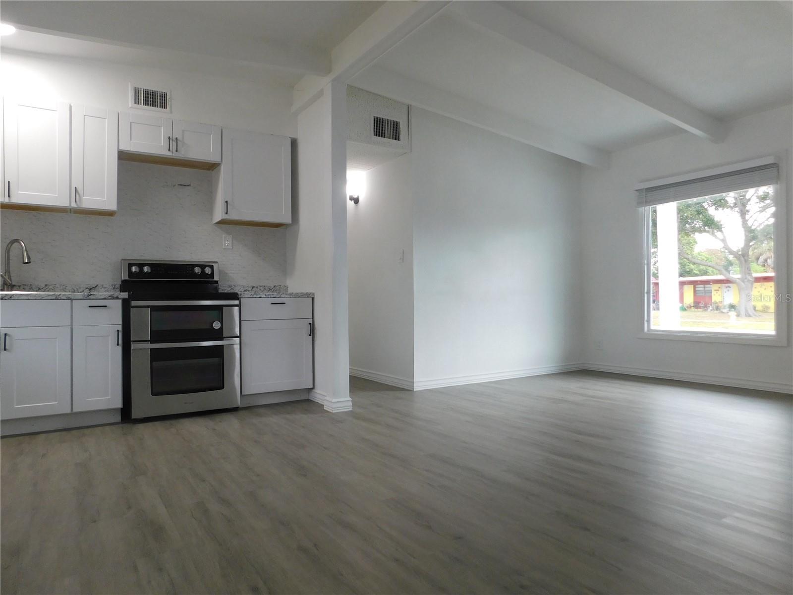 Listing photo id 5 for 2015 Wishing Well Way