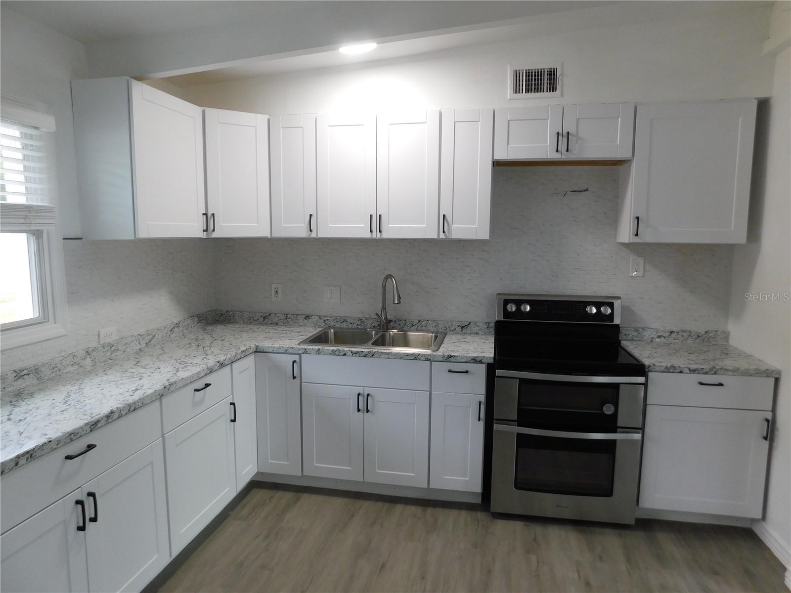 Listing photo id 6 for 2015 Wishing Well Way