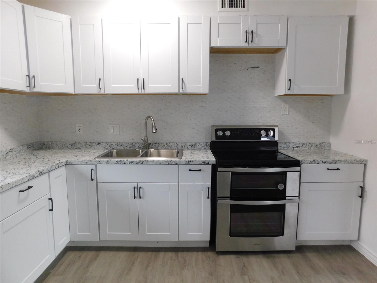 Listing photo id 7 for 2015 Wishing Well Way