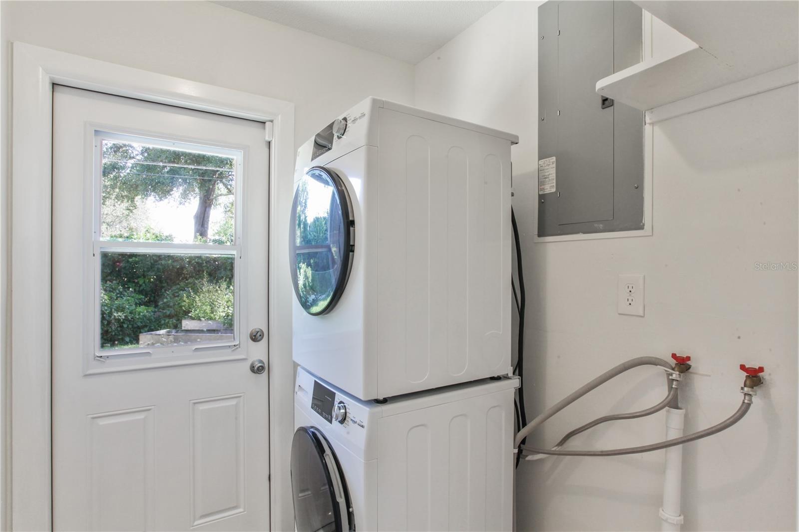 Image 31 of 43 For 422 Ranger Boulevard