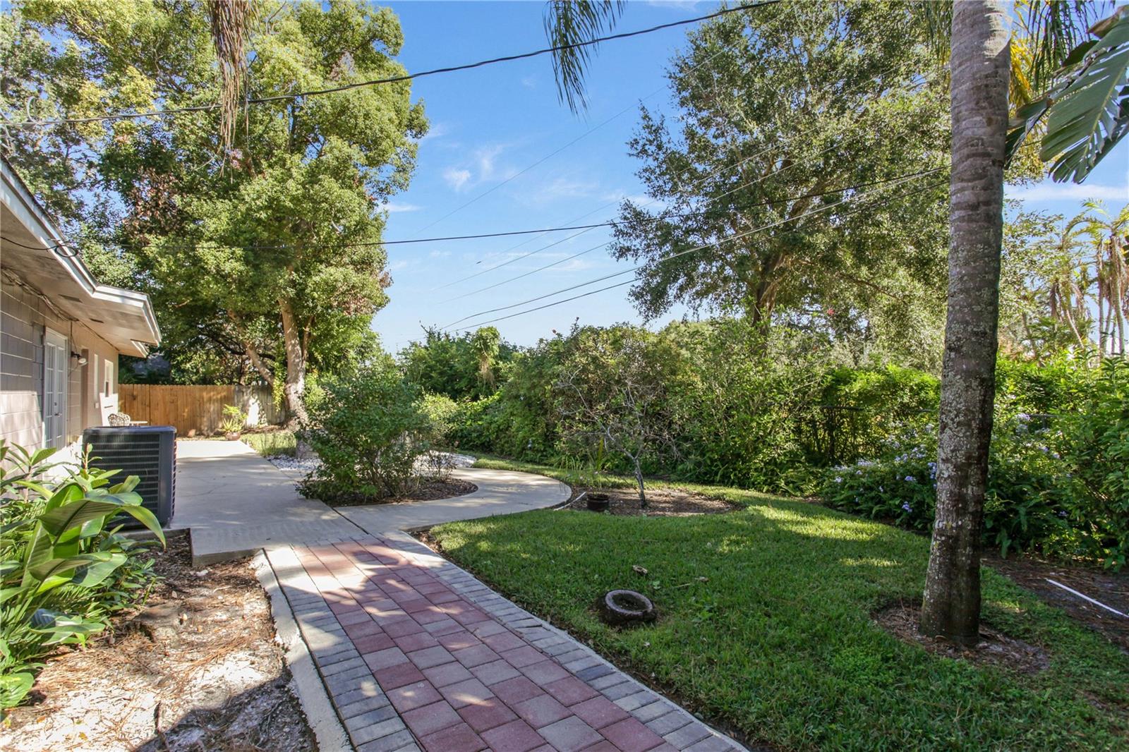 Image 32 of 43 For 422 Ranger Boulevard