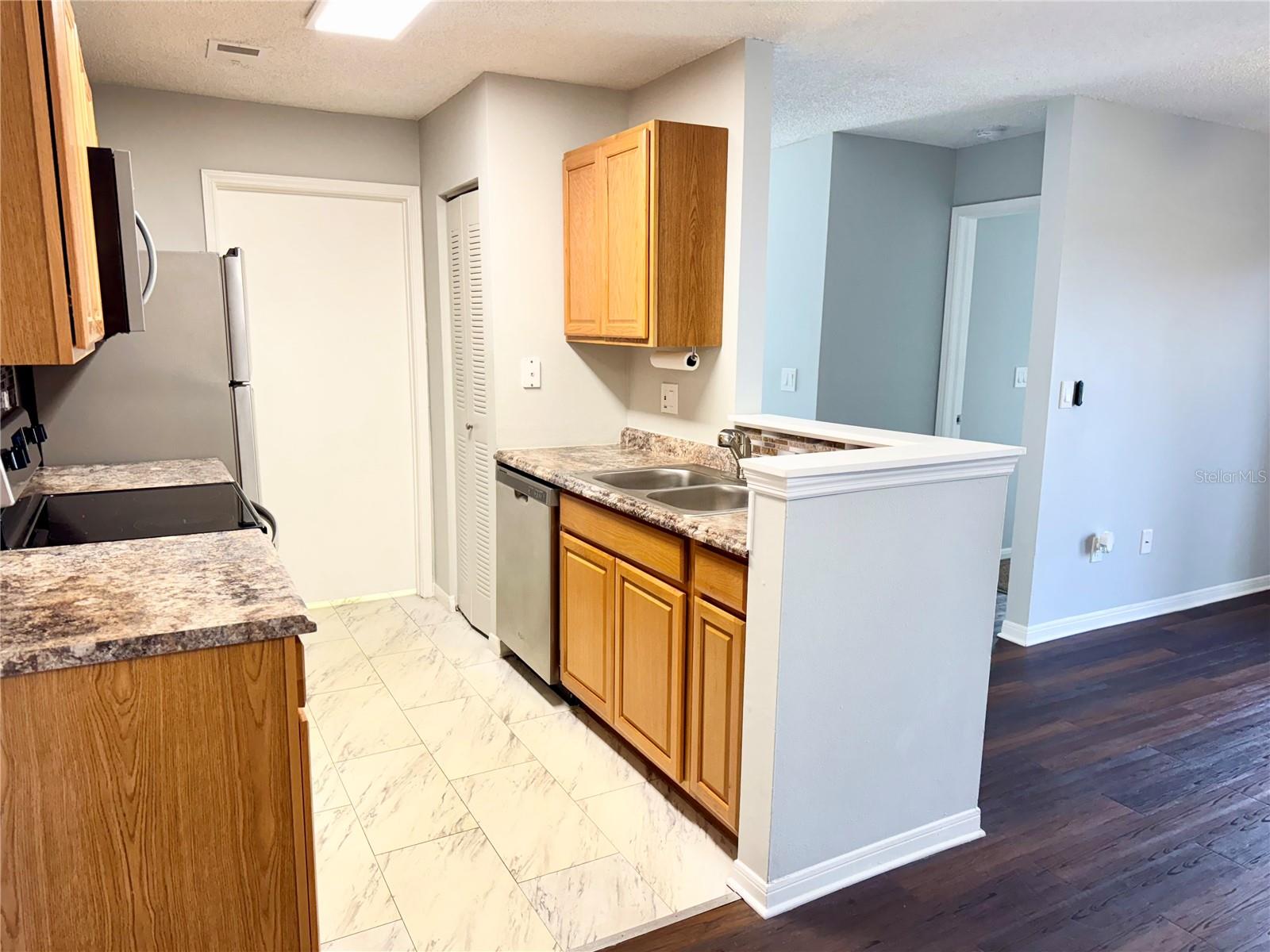 Image 9 of 23 For 2516 Grassy Point Drive 104