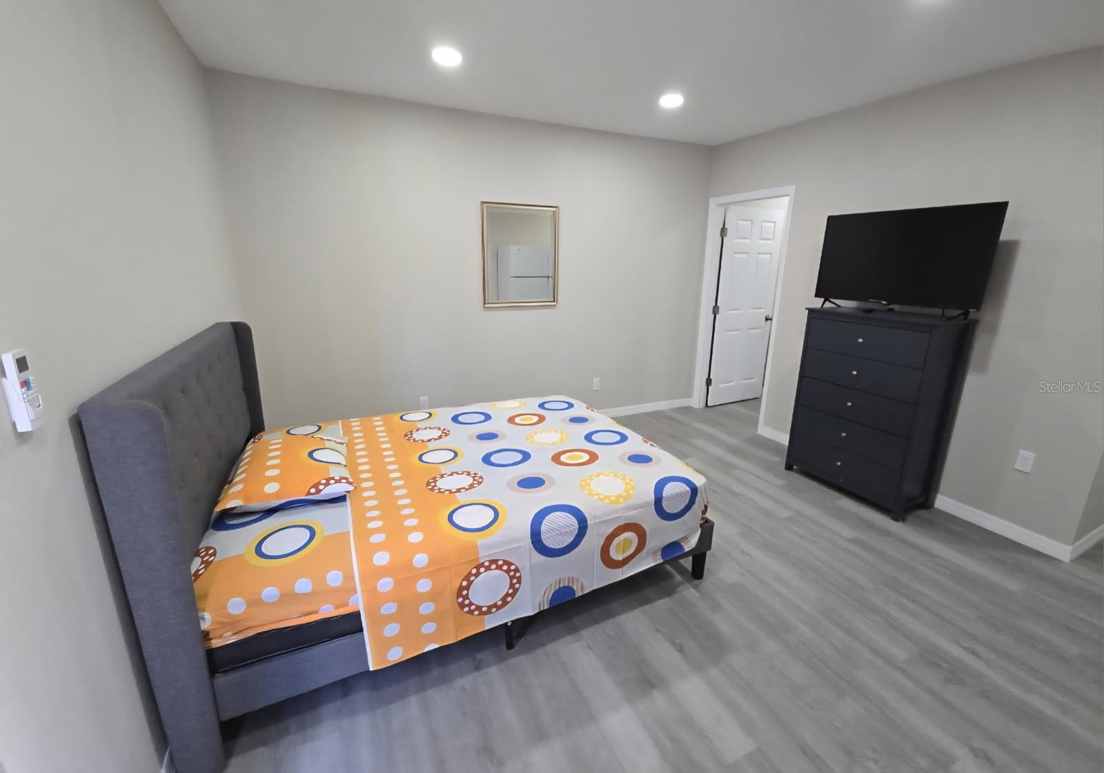 Image 27 of 46 For 2144 Continental Street