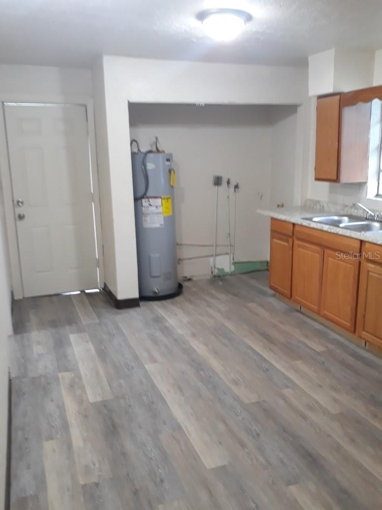 Image 7 of 8 For 350 Maple Street