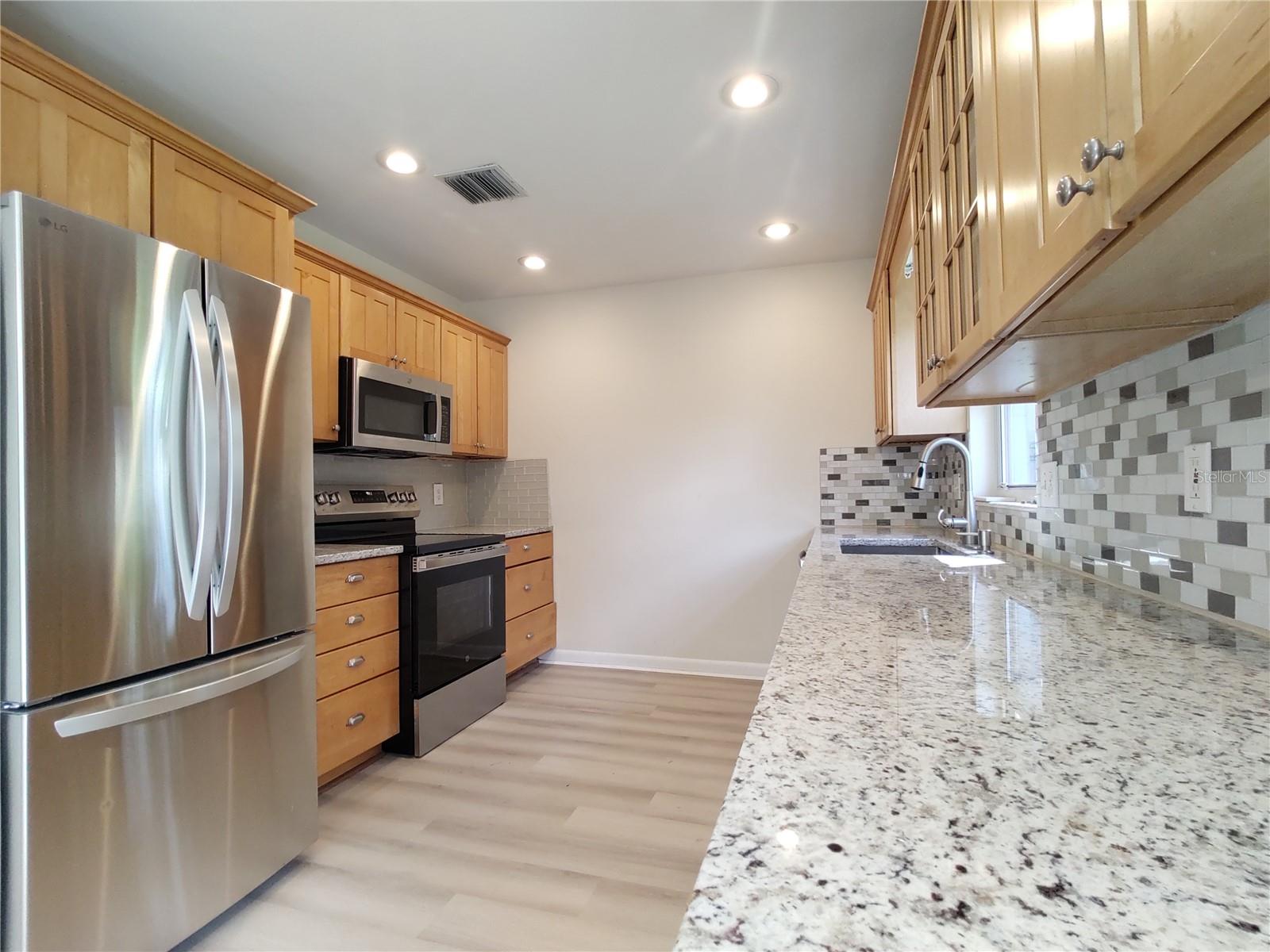 Image 3 of 30 For 516 Ellsworth Street