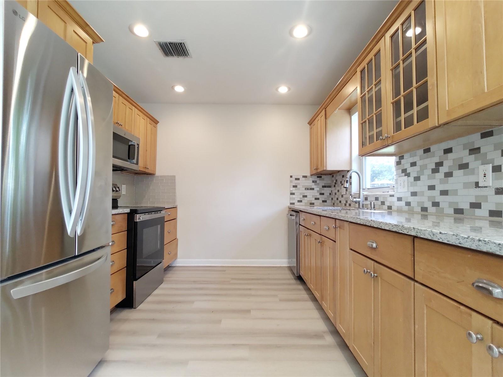 Image 5 of 30 For 516 Ellsworth Street