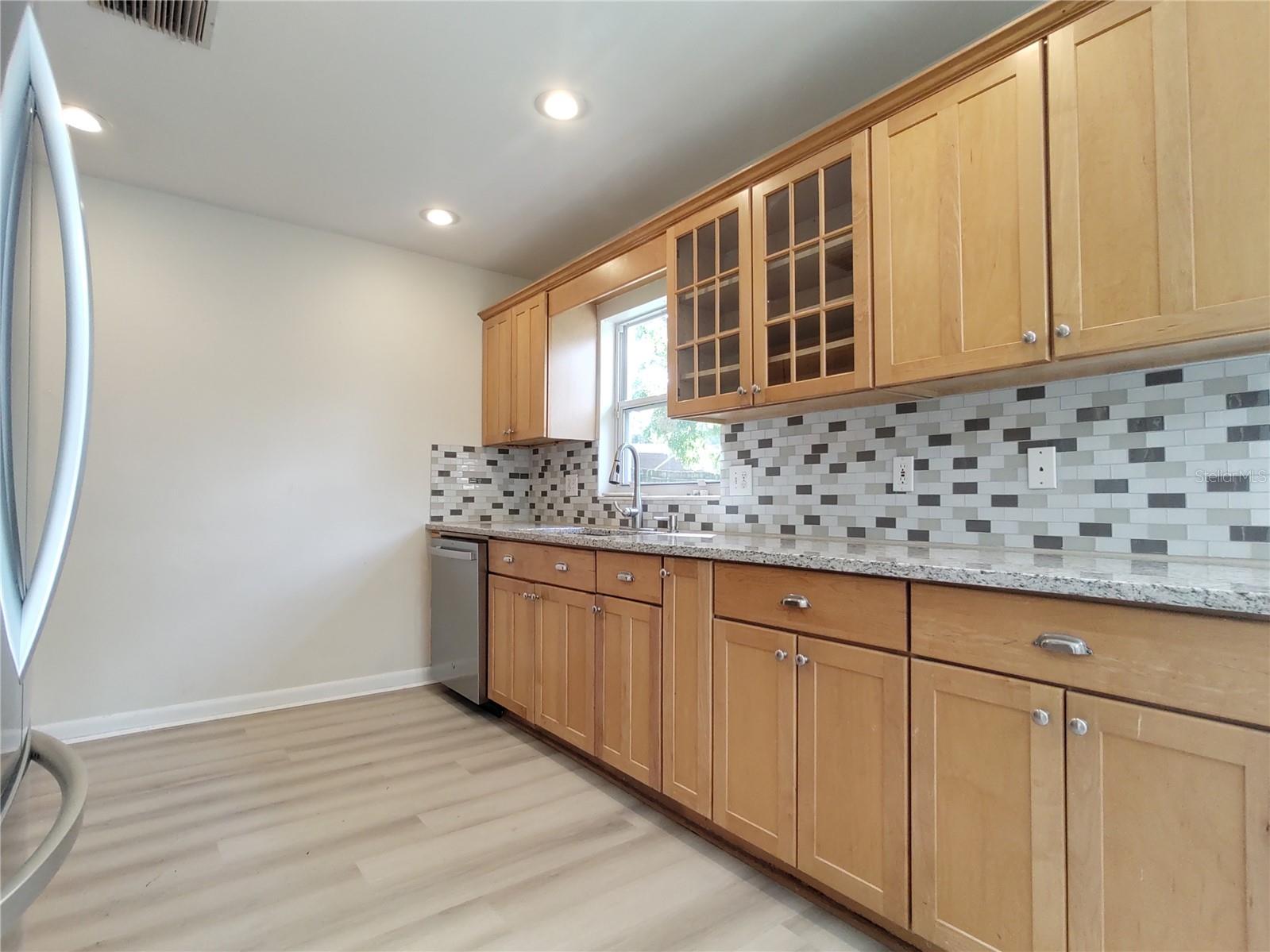 Image 6 of 30 For 516 Ellsworth Street