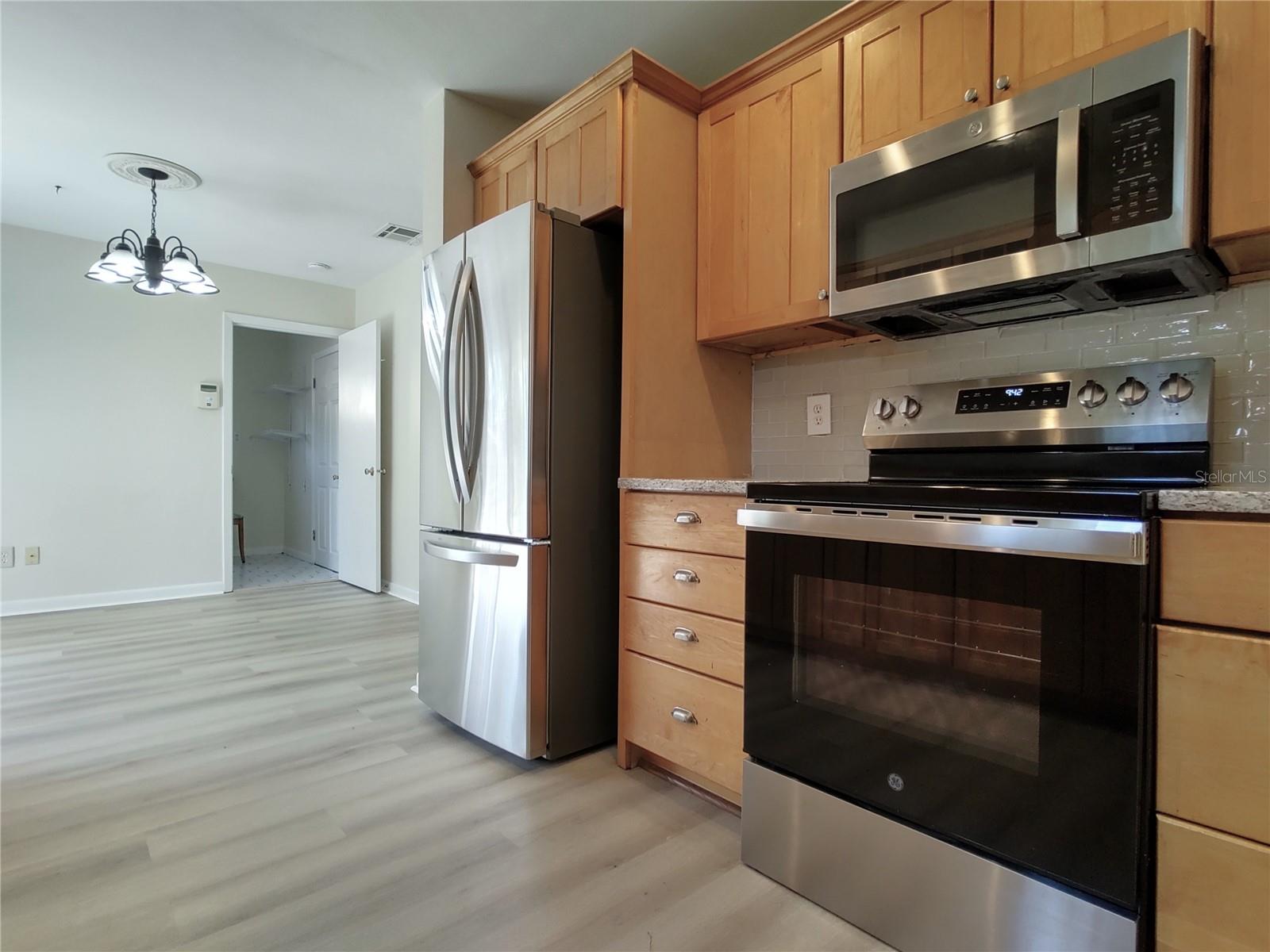 Image 7 of 30 For 516 Ellsworth Street