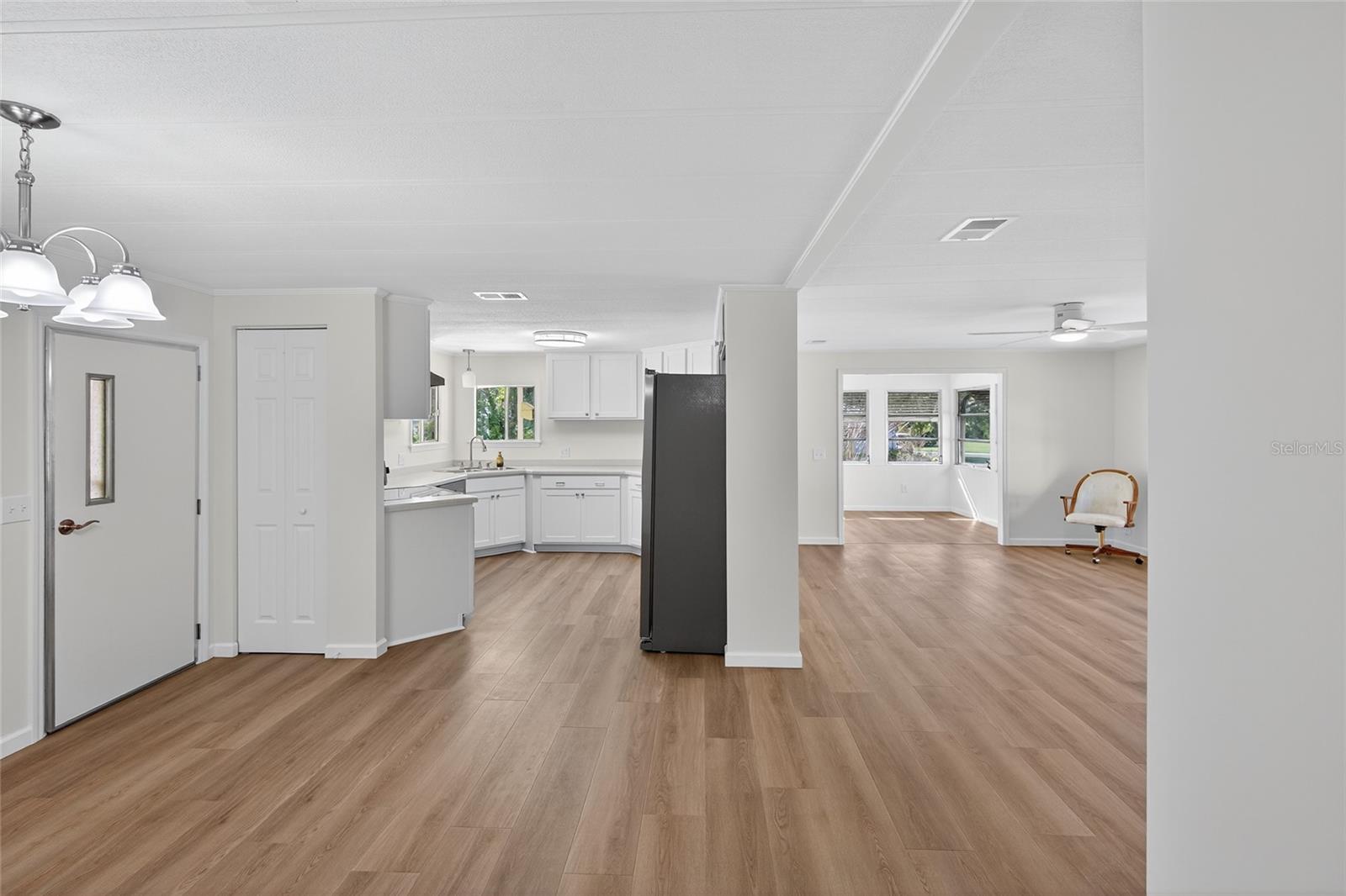 Image 5 of 26 For 2243 Evergreen Circle 1713