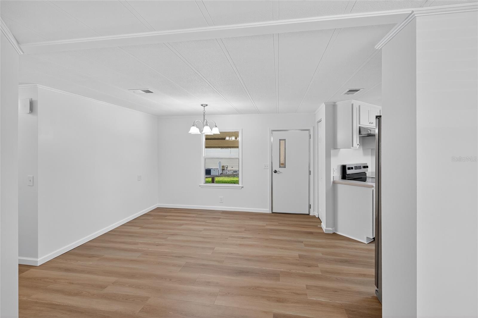 Image 6 of 26 For 2243 Evergreen Circle 1713