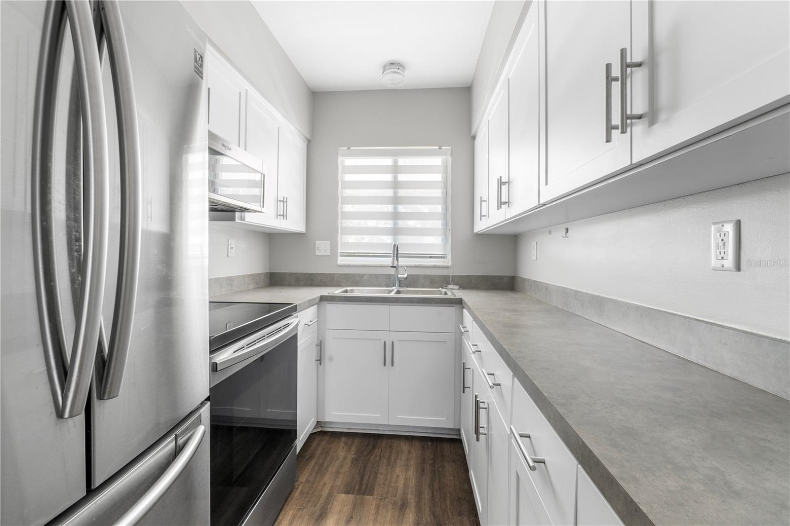 Image 12 of 25 For 1140 Orlando Avenue E-11