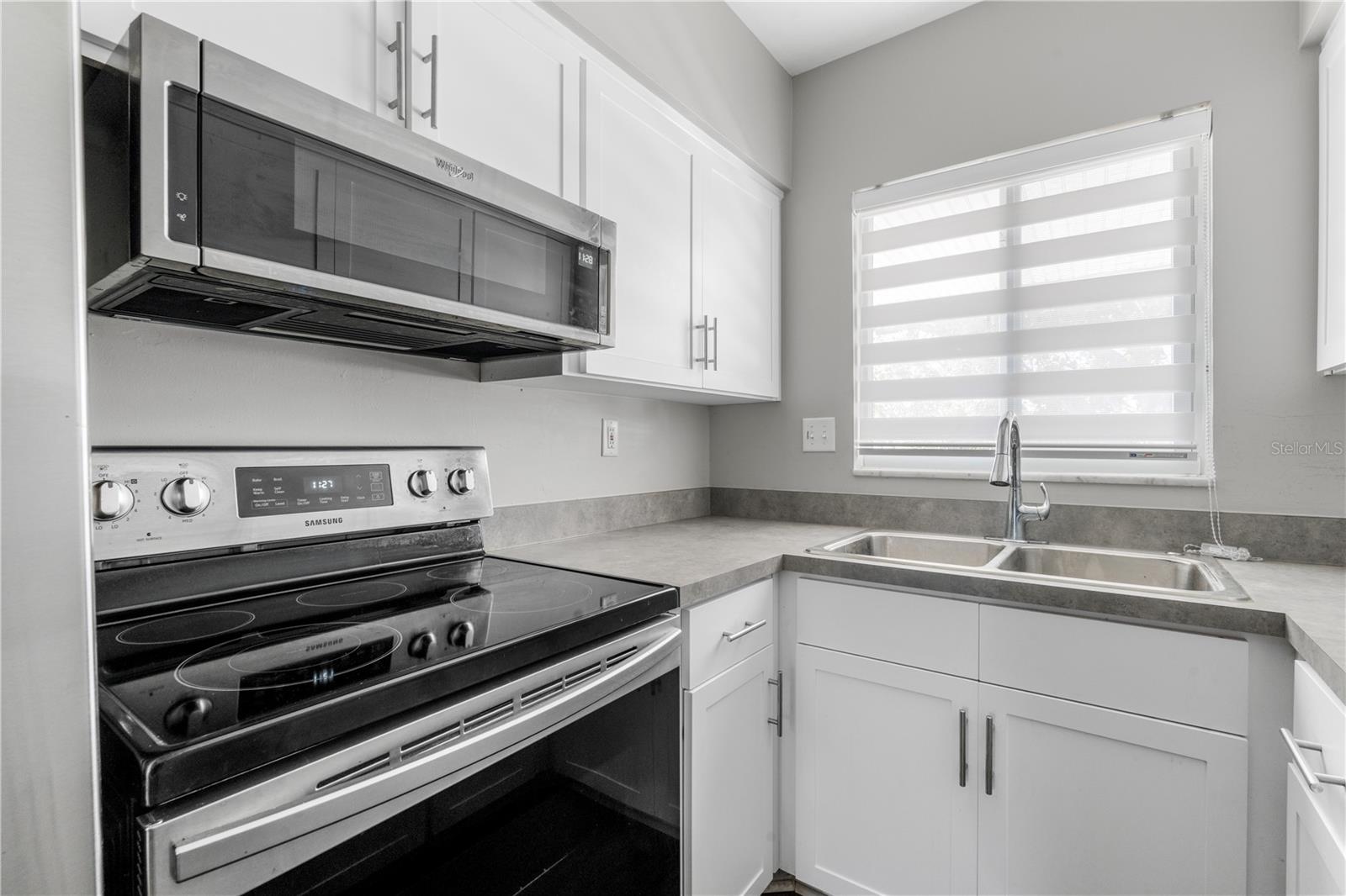 Image 13 of 25 For 1140 Orlando Avenue E-11