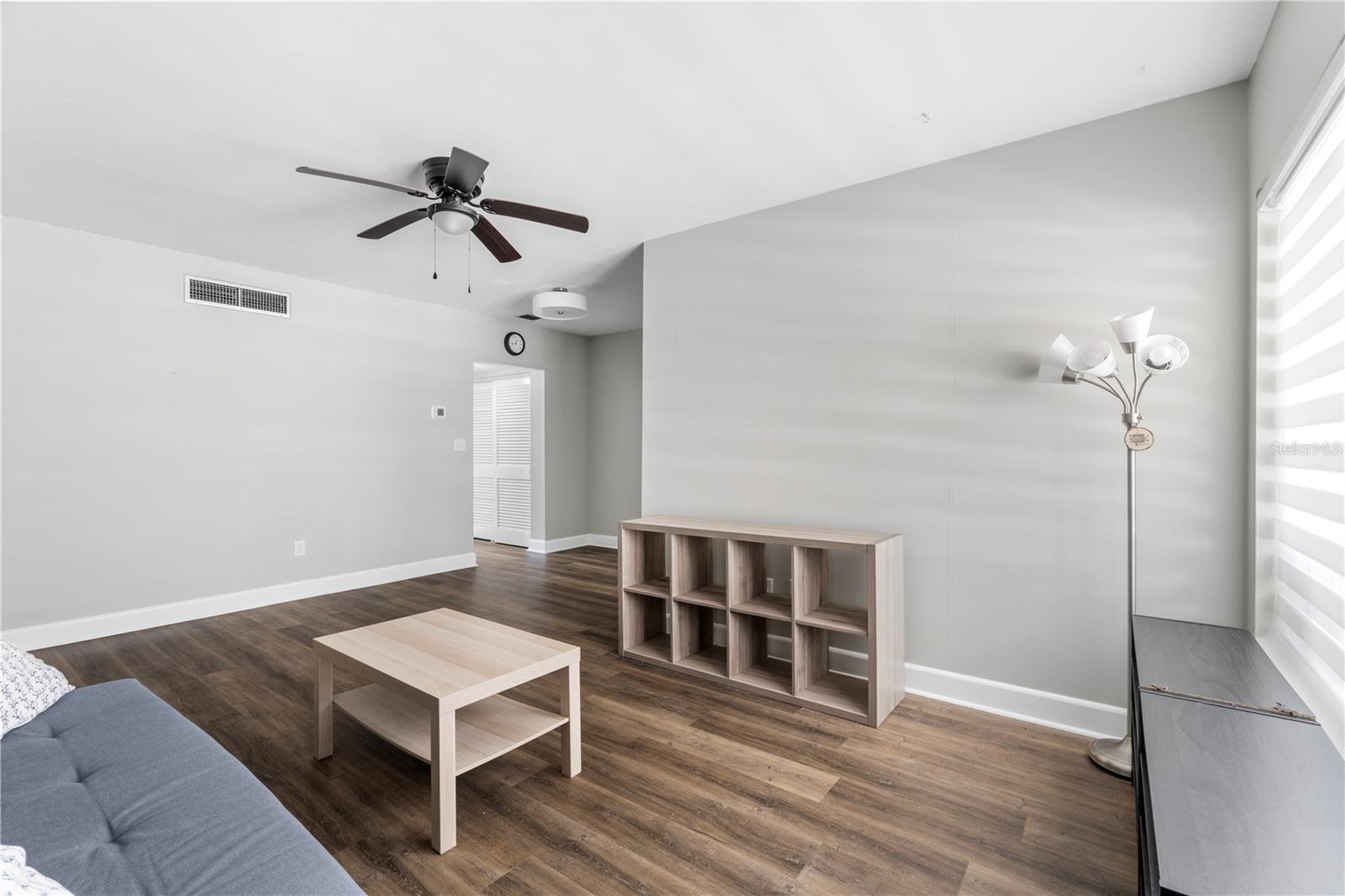 Image 7 of 25 For 1140 Orlando Avenue E-11