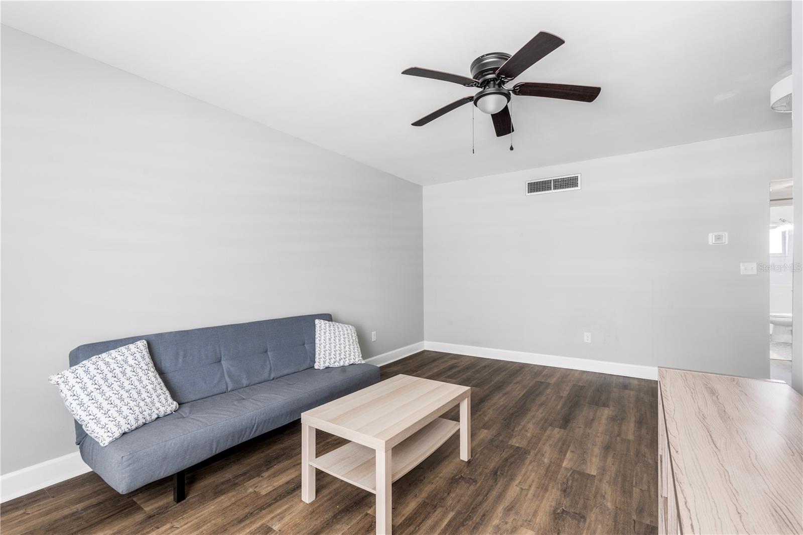 Image 8 of 25 For 1140 Orlando Avenue E-11