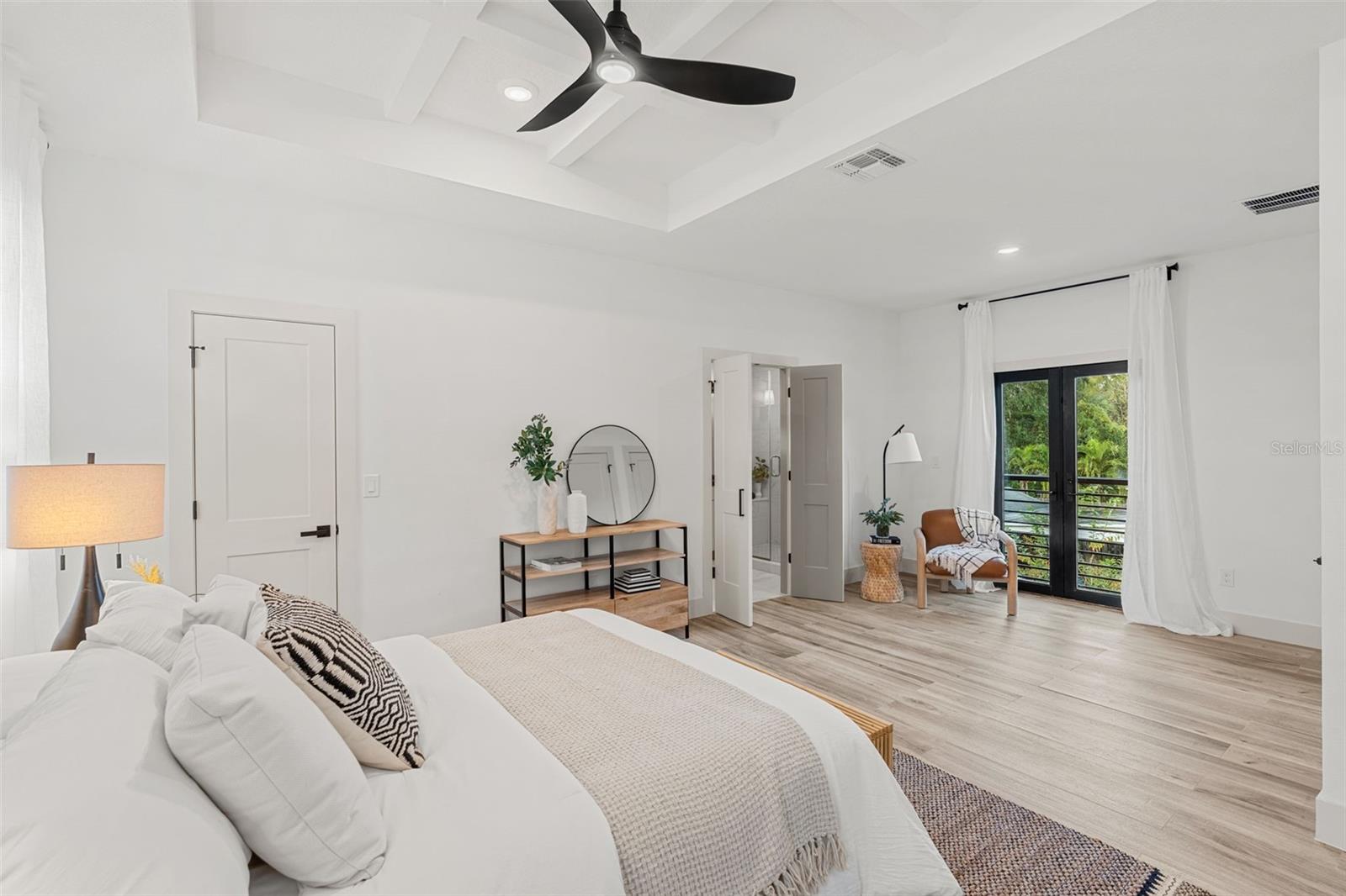 Image 23 of 36 For 726 Ellwood Avenue