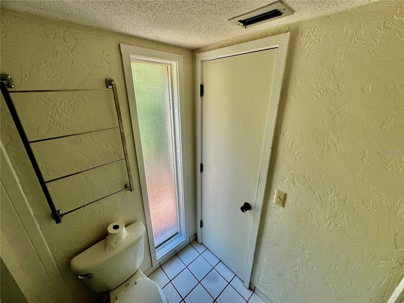 Image 4 of 5 For 3353 Camelot Drive 3353