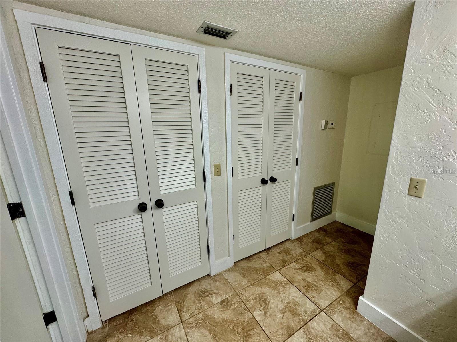 Image 5 of 5 For 3353 Camelot Drive 3353