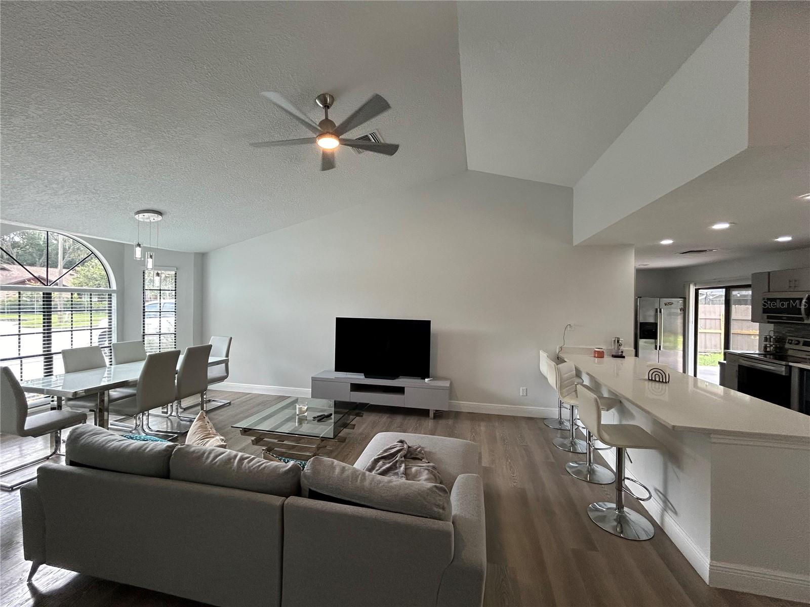 Image 6 of 28 For 3926 Greenview Pines Court