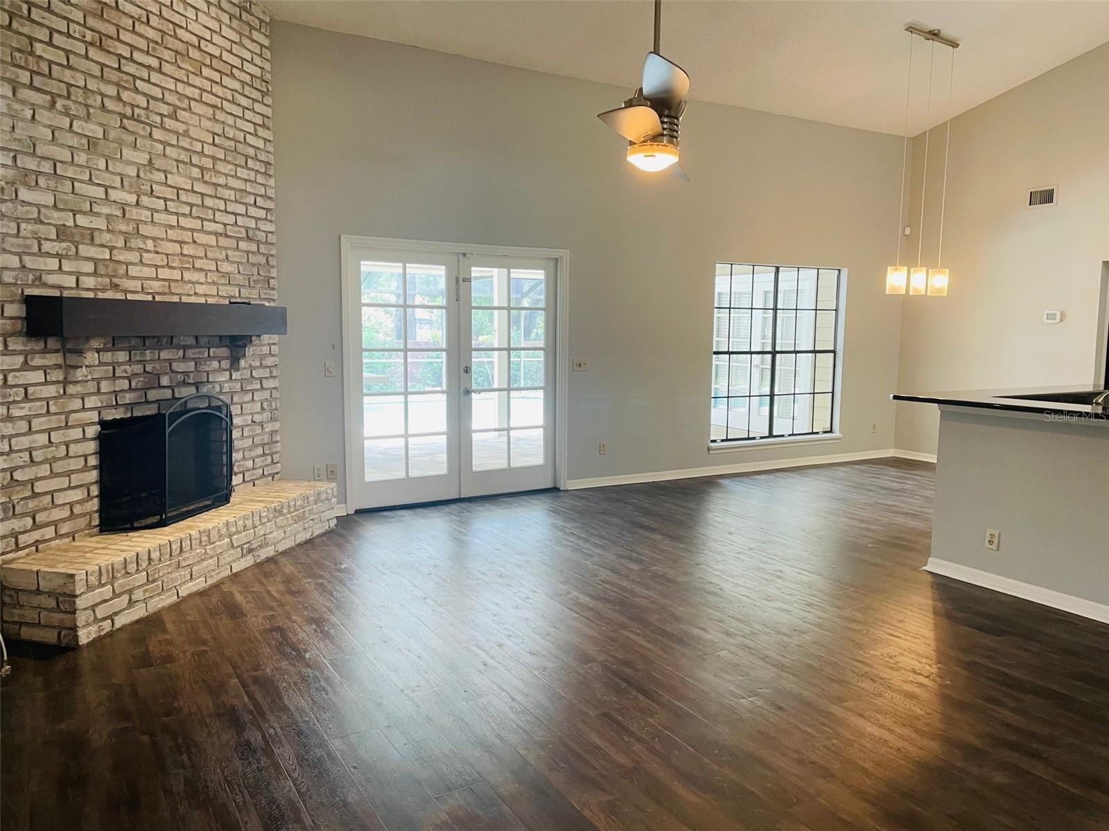 Image 2 of 14 For 609 Longview Place