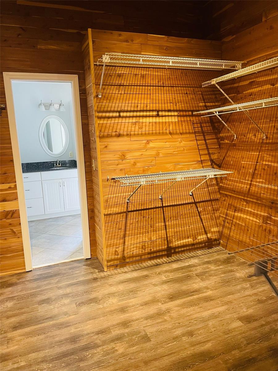 Image 5 of 14 For 609 Longview Place