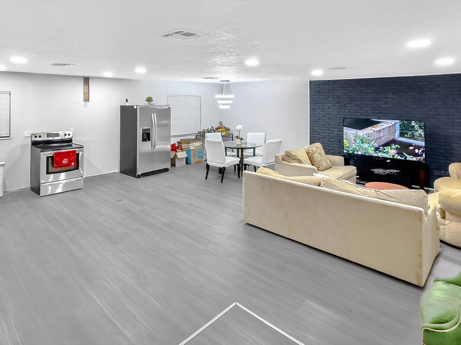 Image 3 of 16 For 2189 Sussex Road