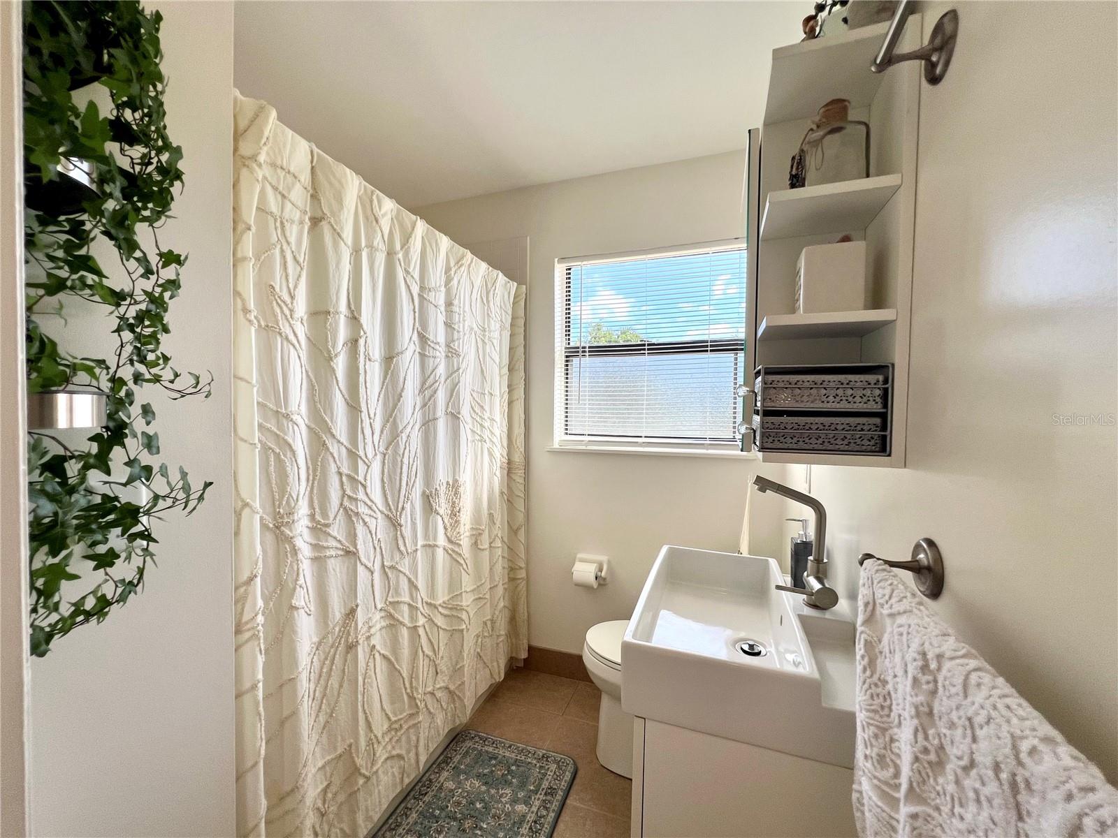 Image 12 of 25 For 710 Flamingo Drive B