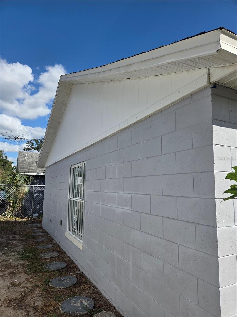 Image 8 of 20 For 1033 Hamlet Drive