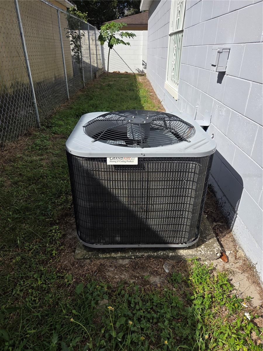 Image 9 of 20 For 1033 Hamlet Drive