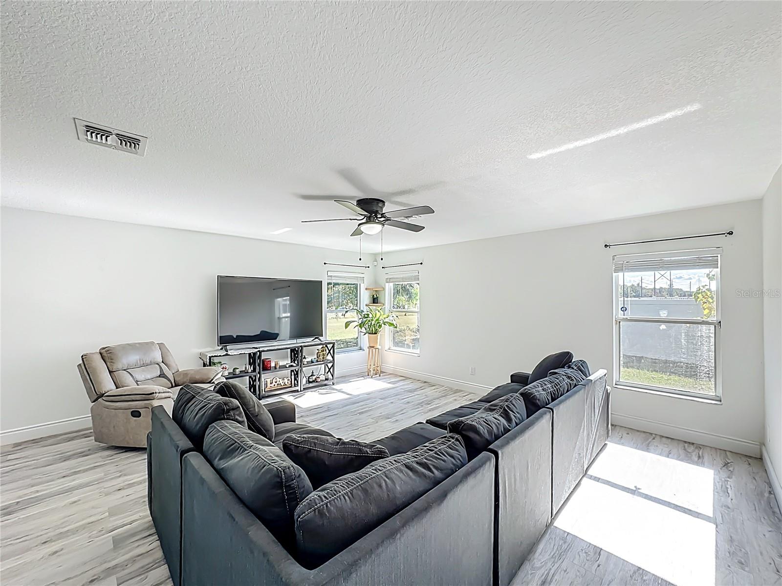 Image 25 of 71 For 13841 Chihuly Court