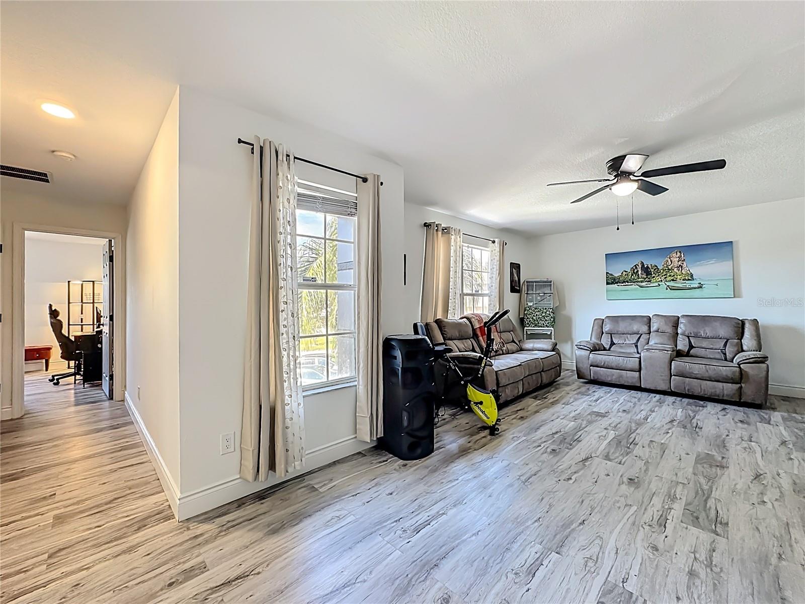 Image 26 of 71 For 13841 Chihuly Court