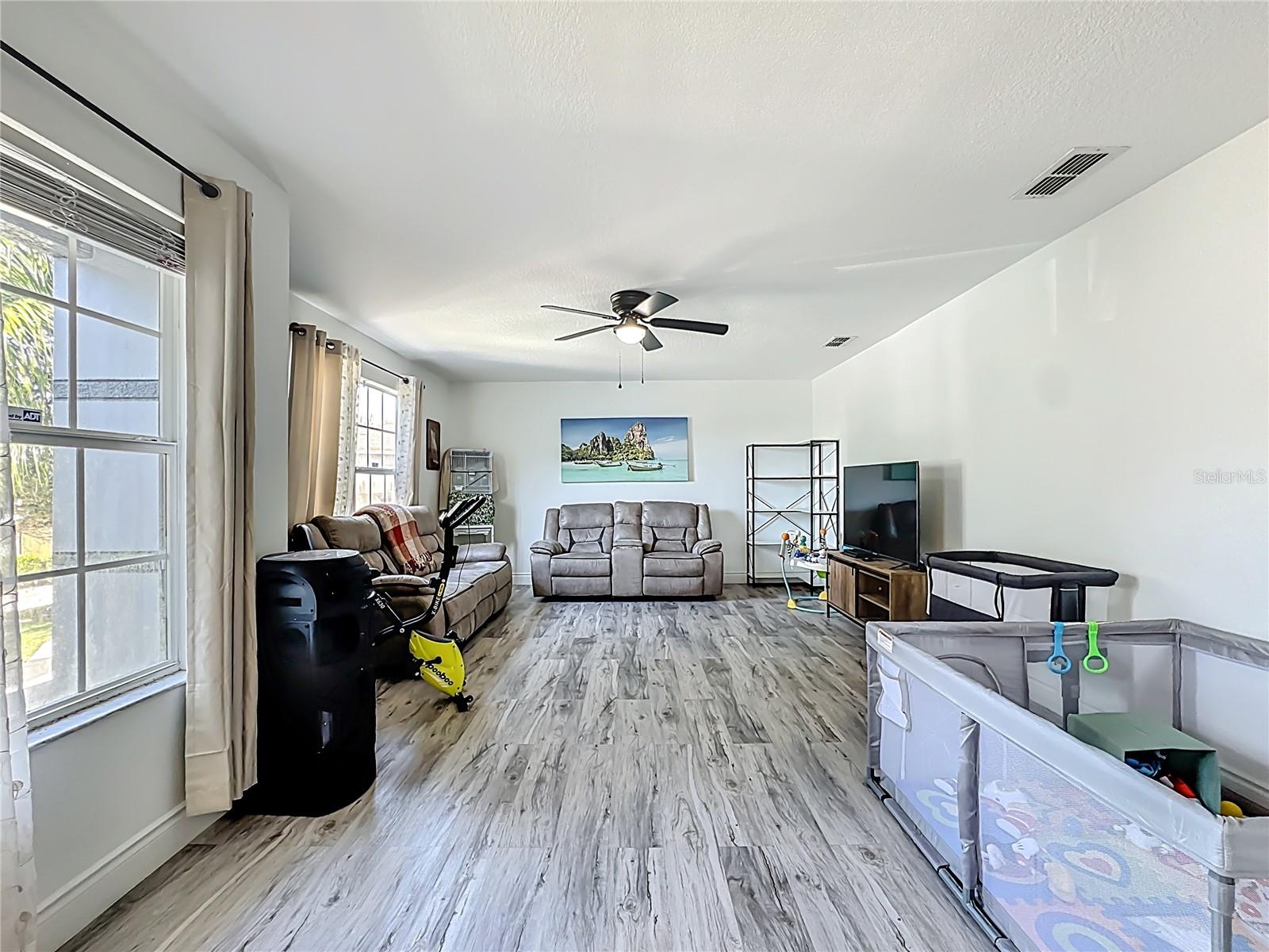 Image 27 of 71 For 13841 Chihuly Court