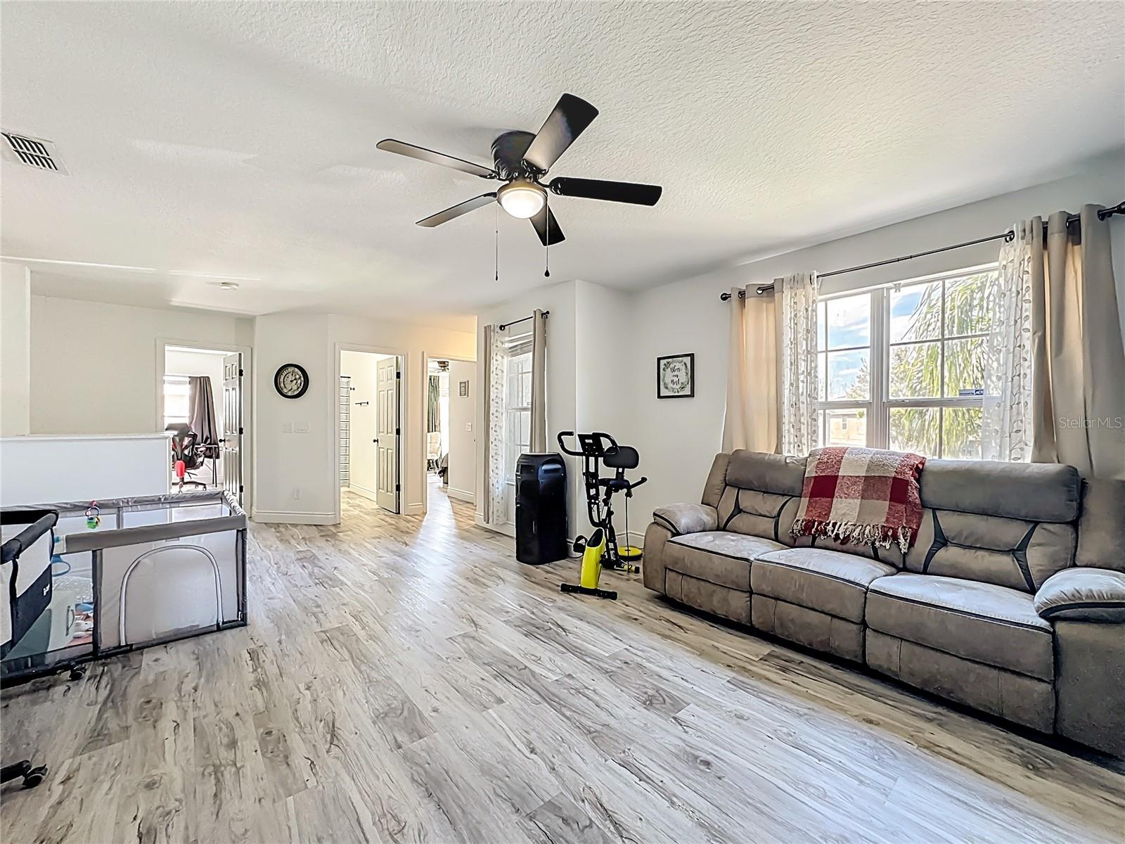 Image 29 of 71 For 13841 Chihuly Court