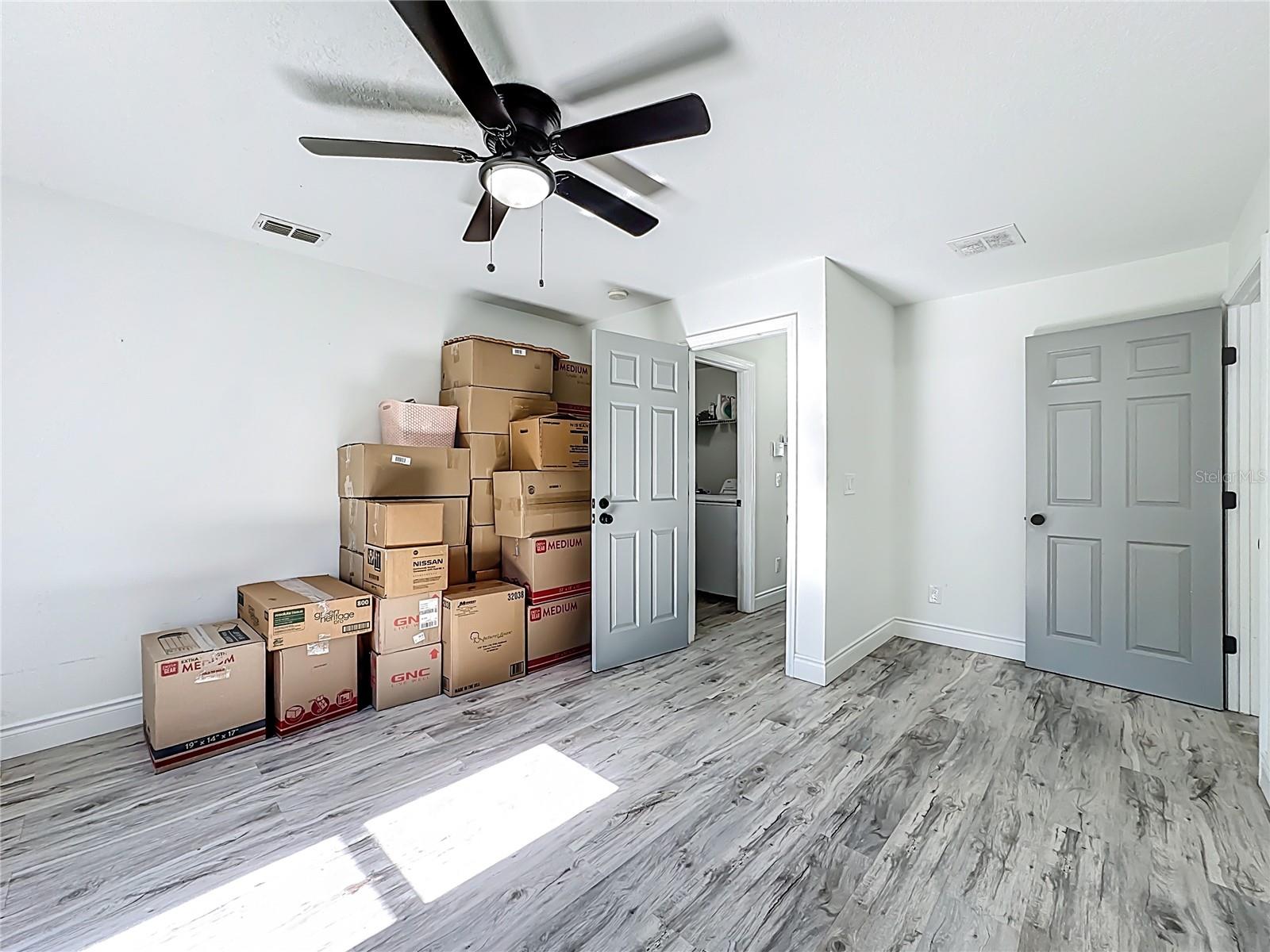 Image 32 of 71 For 13841 Chihuly Court