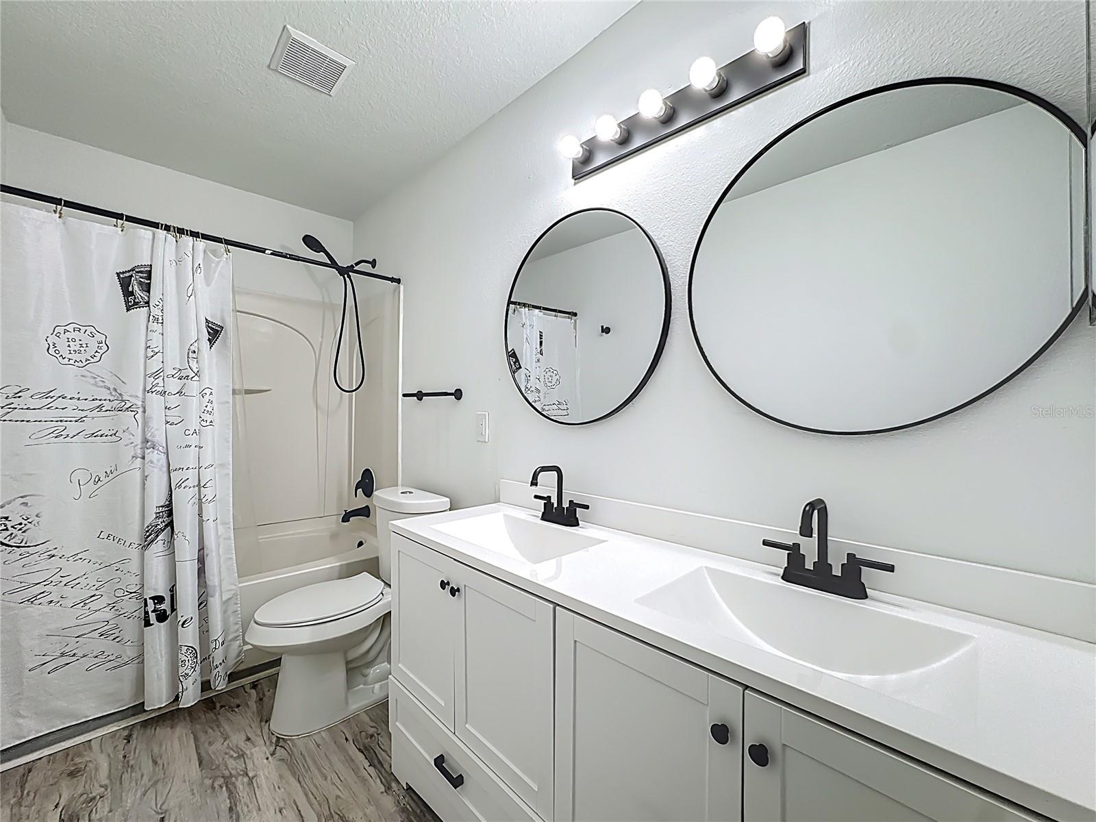 Image 45 of 71 For 13841 Chihuly Court