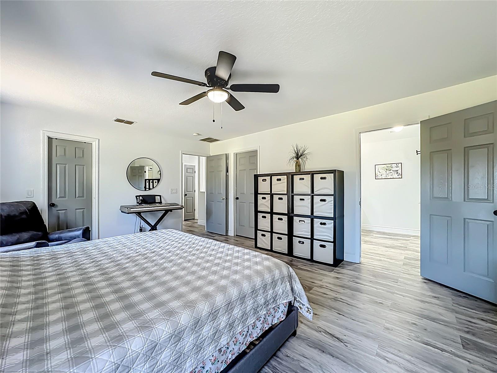 Image 52 of 71 For 13841 Chihuly Court