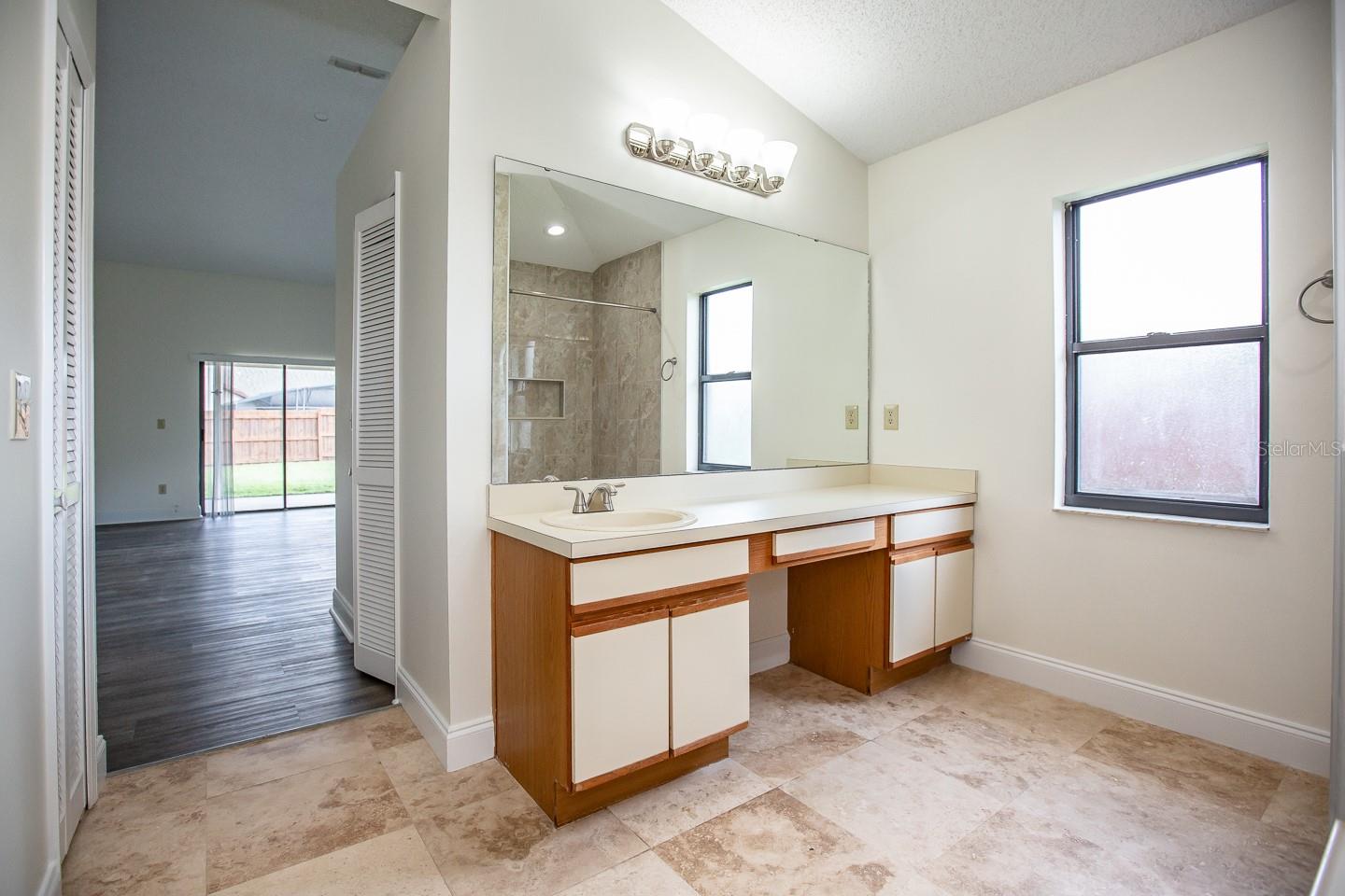 Image 11 of 19 For 4087 Waterview Loop