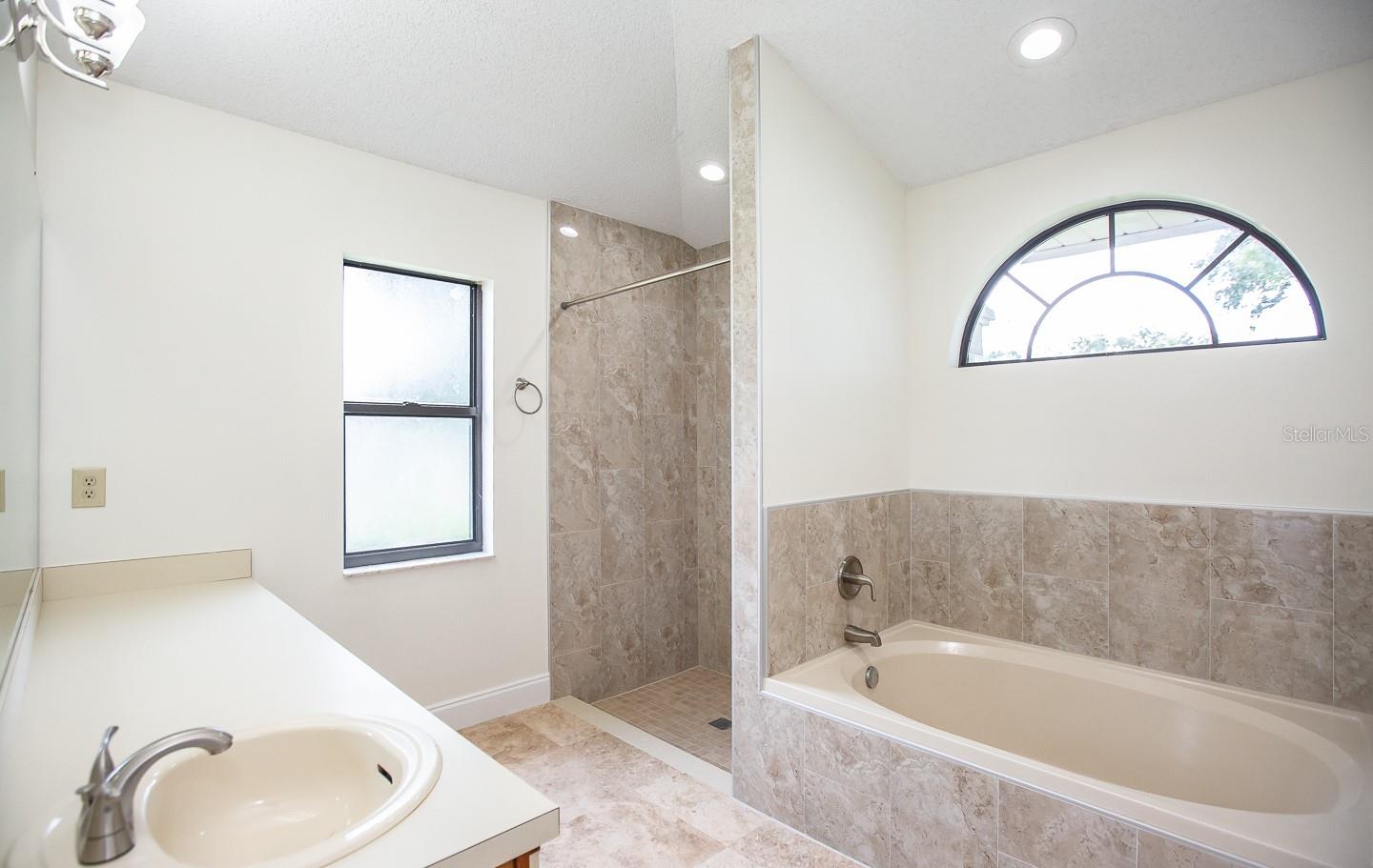 Image 12 of 19 For 4087 Waterview Loop