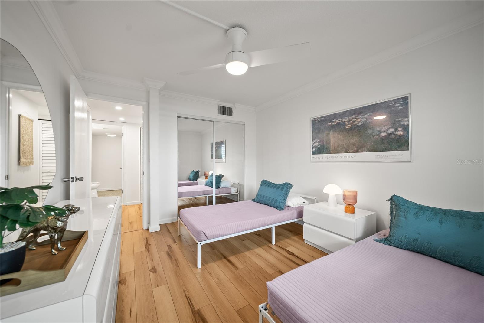 Image 21 of 55 For 3510 Ocean Shore Boulevard 109