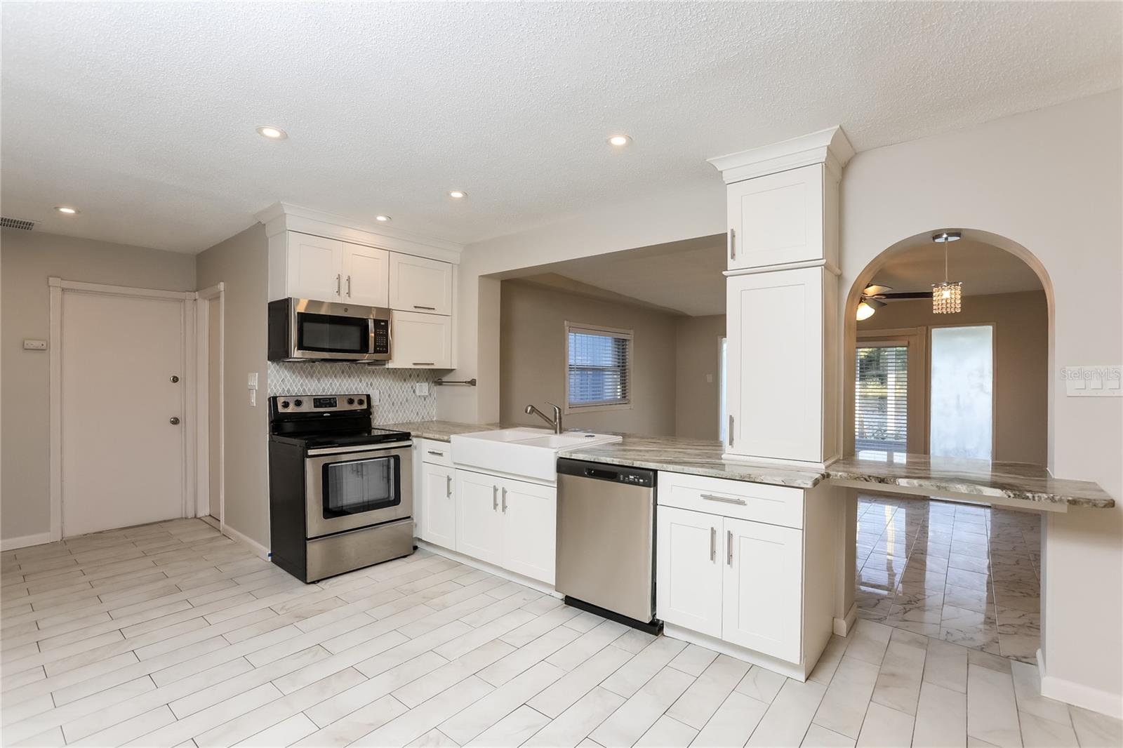 Image 4 of 17 For 392 Crystal Avenue