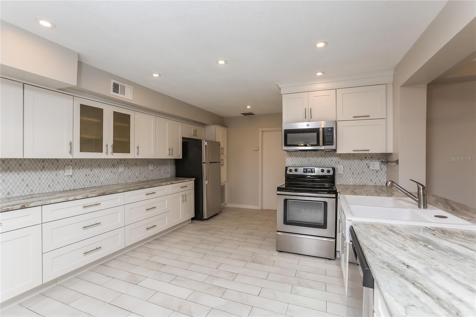 Image 5 of 17 For 392 Crystal Avenue