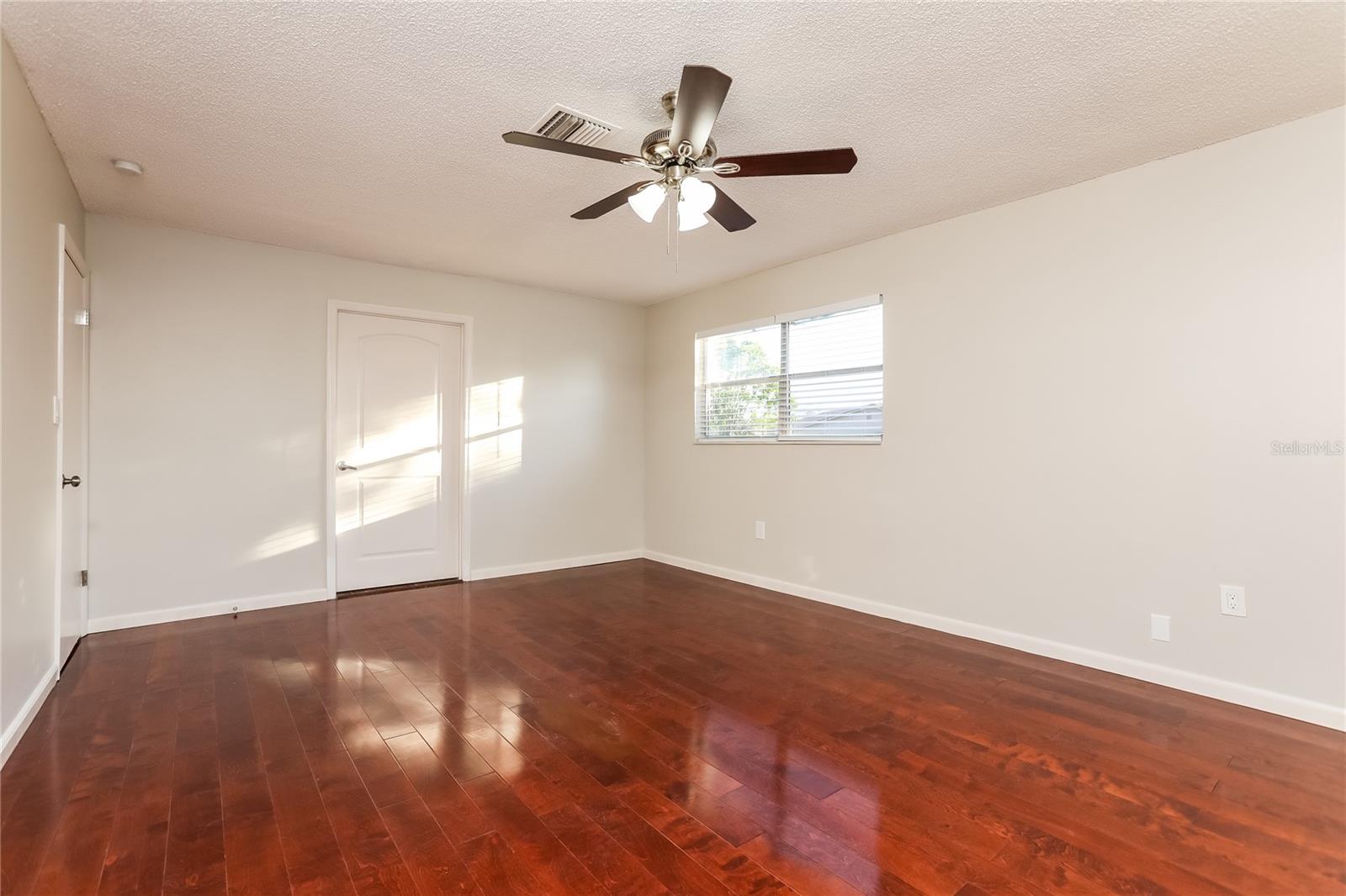 Image 8 of 17 For 392 Crystal Avenue