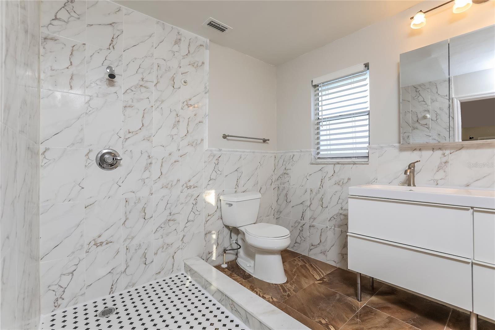 Image 9 of 17 For 392 Crystal Avenue