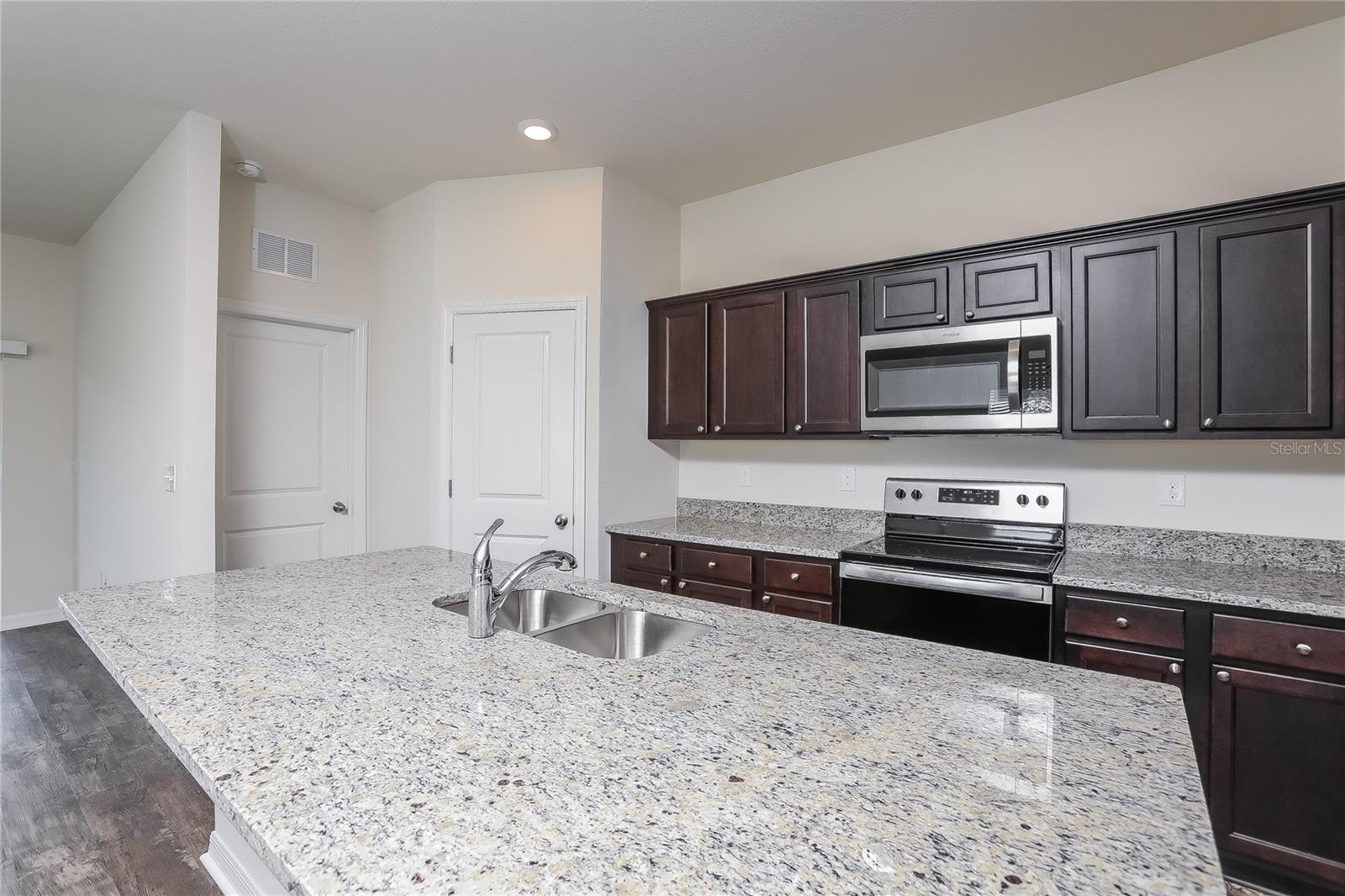 Image 5 of 16 For 3008 Neverland Drive