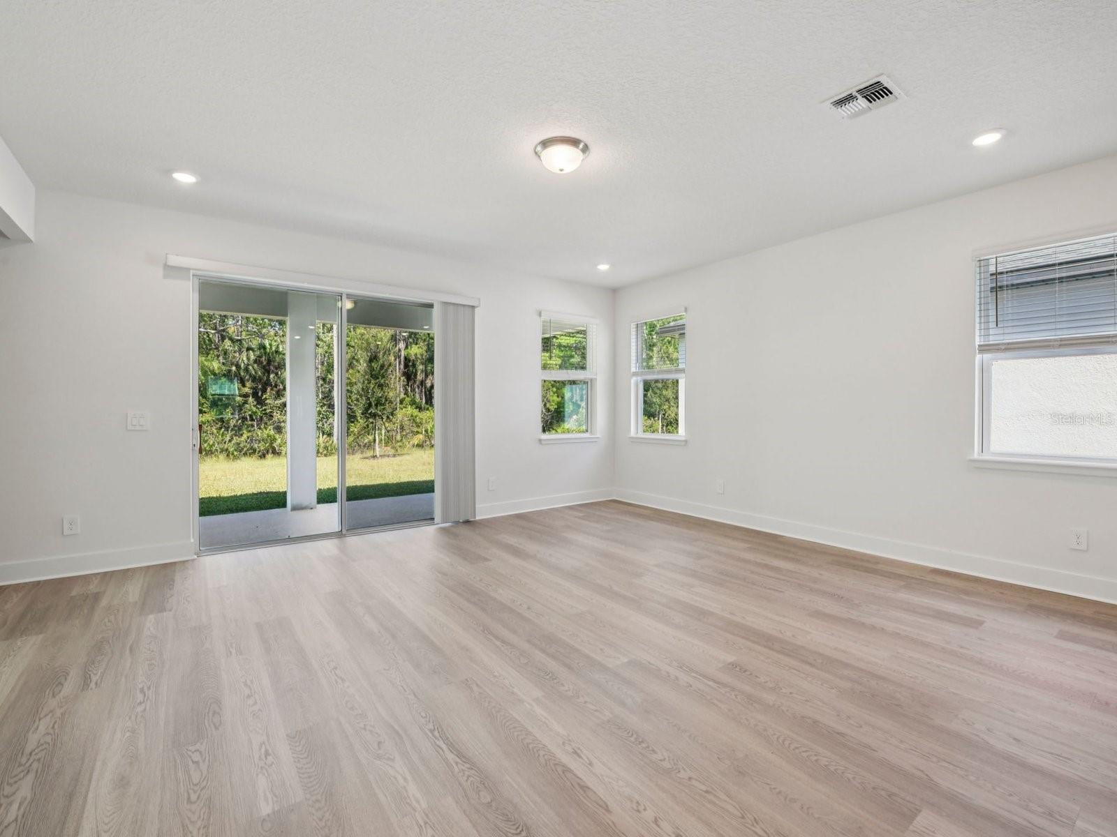 Image 3 of 12 For 1332 Oakhaven Avenue