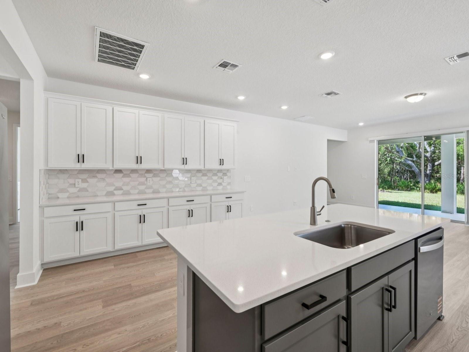 Image 4 of 12 For 1332 Oakhaven Avenue