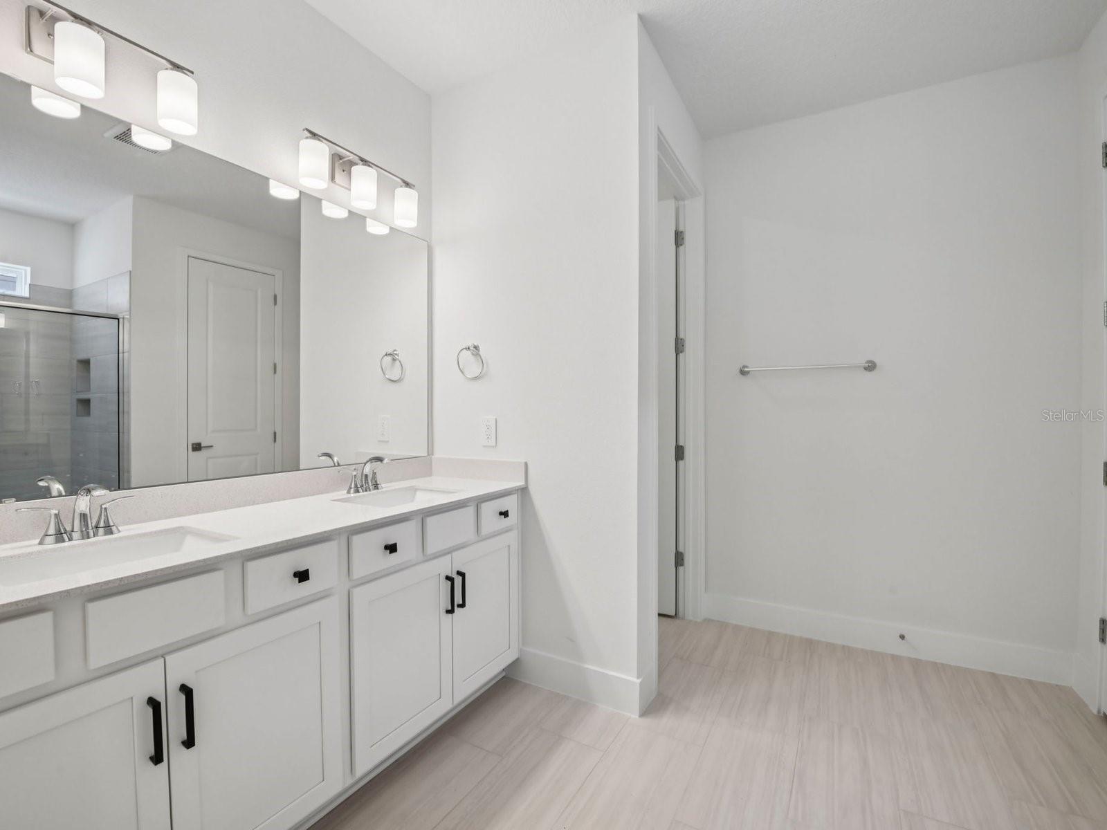 Image 9 of 12 For 1332 Oakhaven Avenue