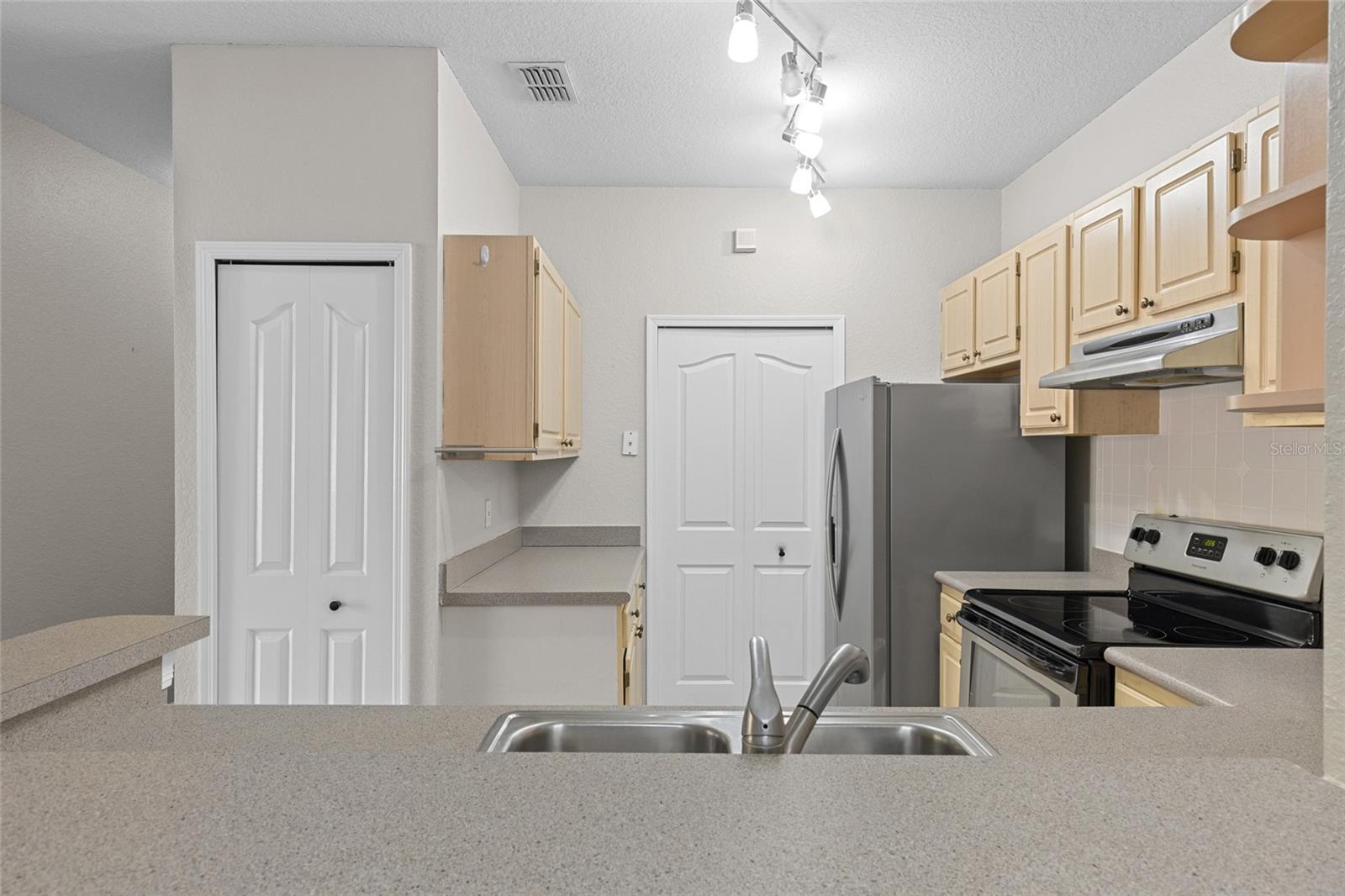 Image 11 of 36 For 1175 Lake Shadow Circle 4105