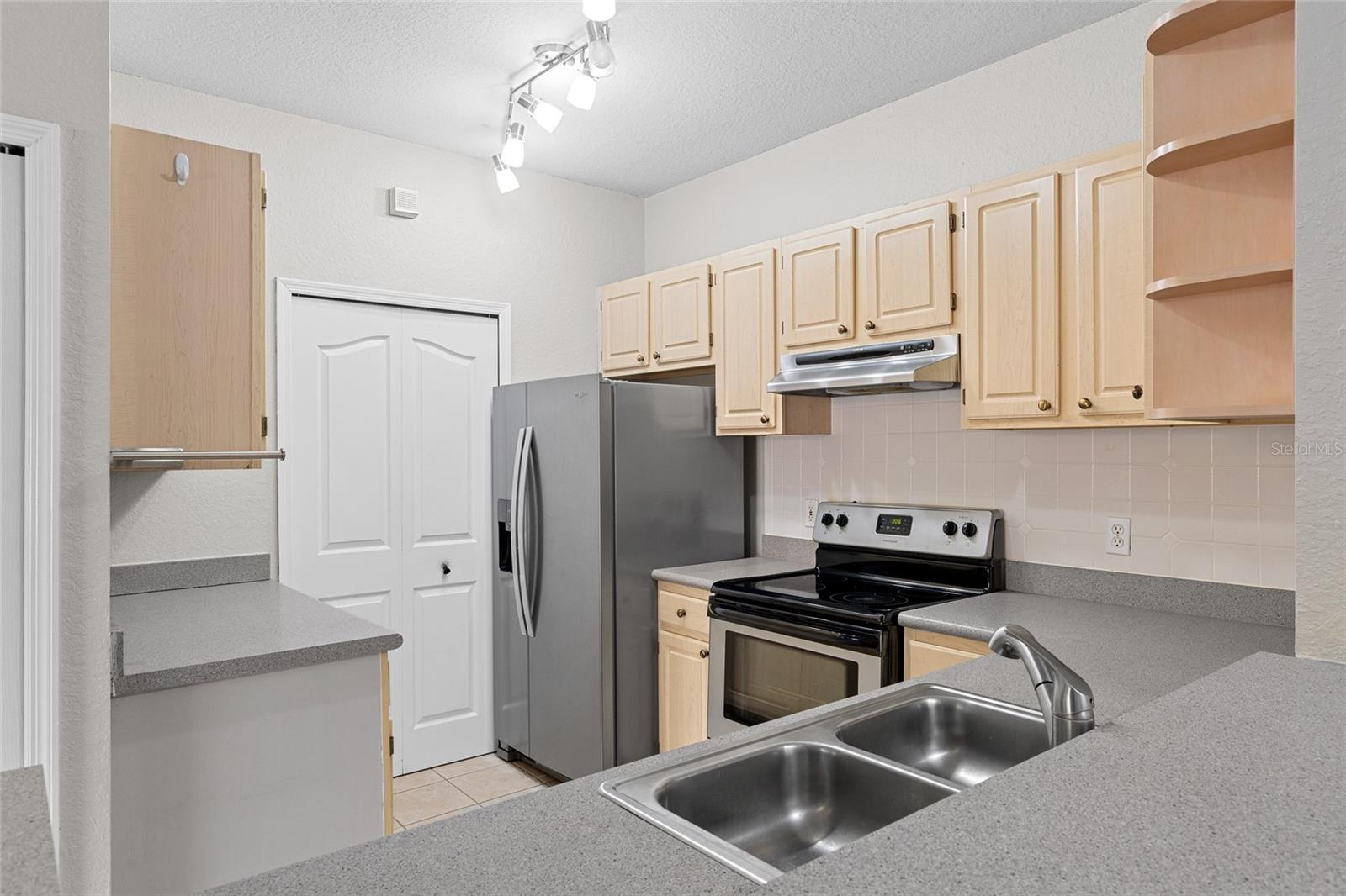 Image 12 of 36 For 1175 Lake Shadow Circle 4105