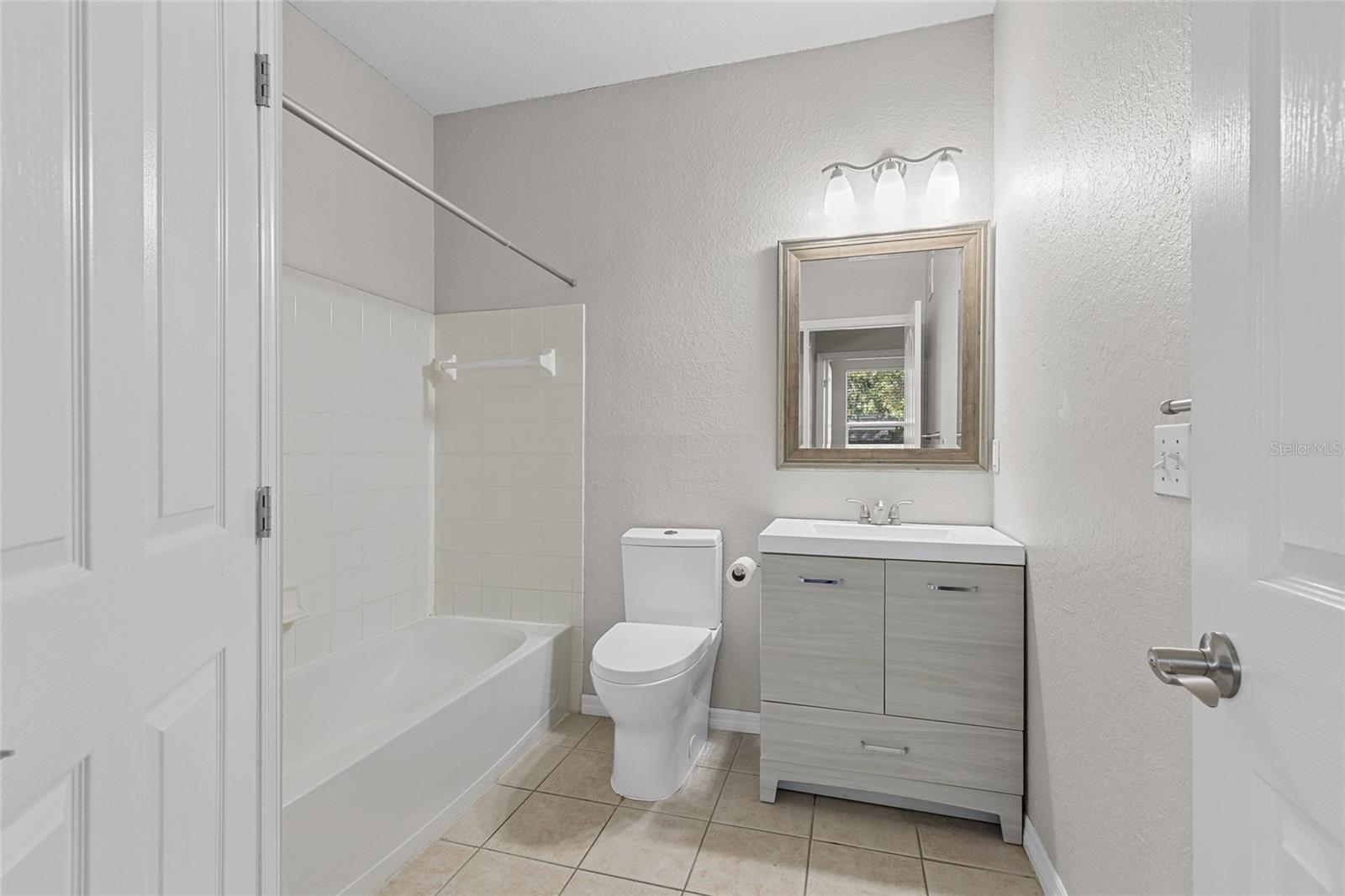 Image 19 of 36 For 1175 Lake Shadow Circle 4105