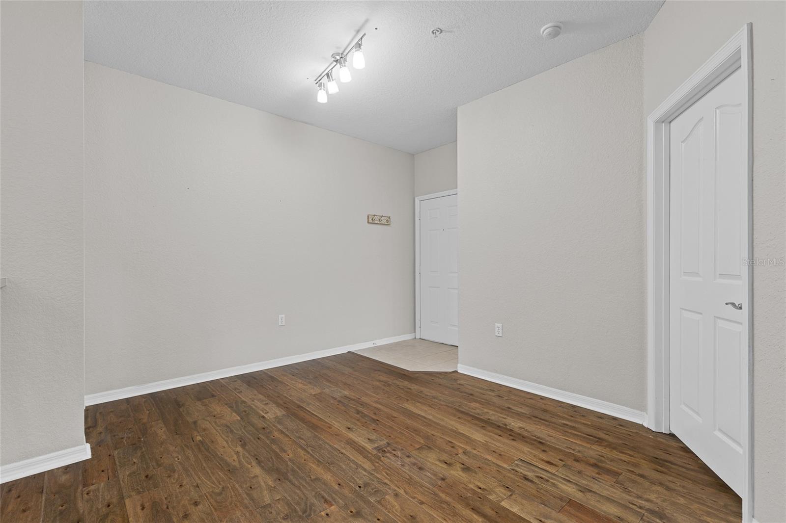 Image 7 of 36 For 1175 Lake Shadow Circle 4105